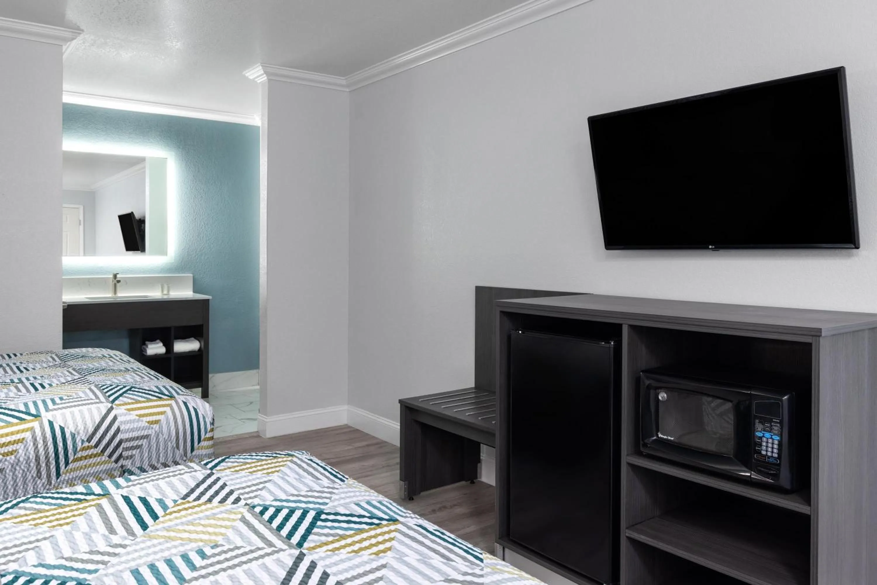 Bedroom, Bed in Red Lion Inn & Suites Lemoore