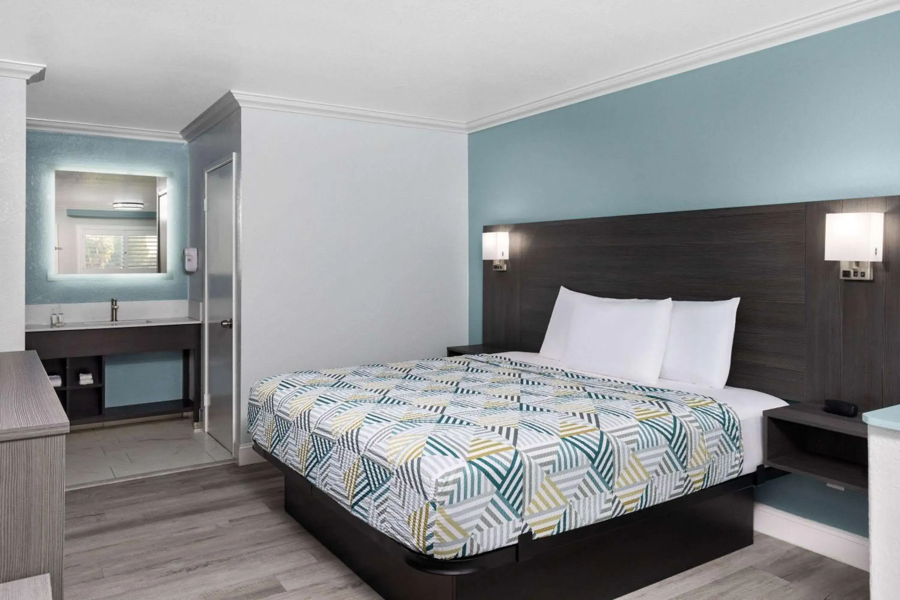 King Room - Pet Friendly/Non-Smoking in Travelodge by Wyndham Lemoore Near Naval Air Station King Room - Pet Friendly/Non-Smoking in Travelodge by Wyndham Lemoore Near Naval Air Station