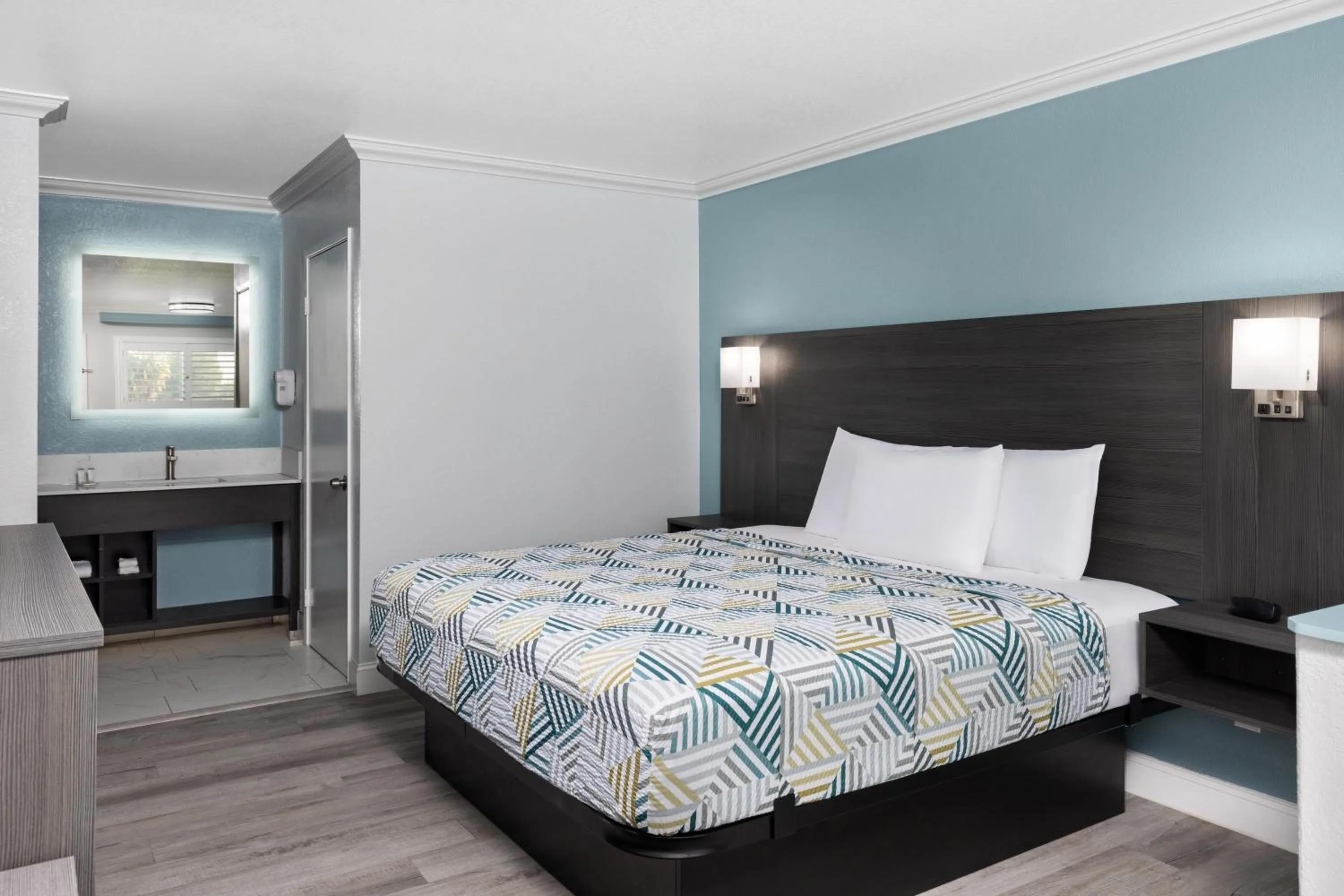 Bedroom, Bed in Red Lion Inn & Suites Lemoore