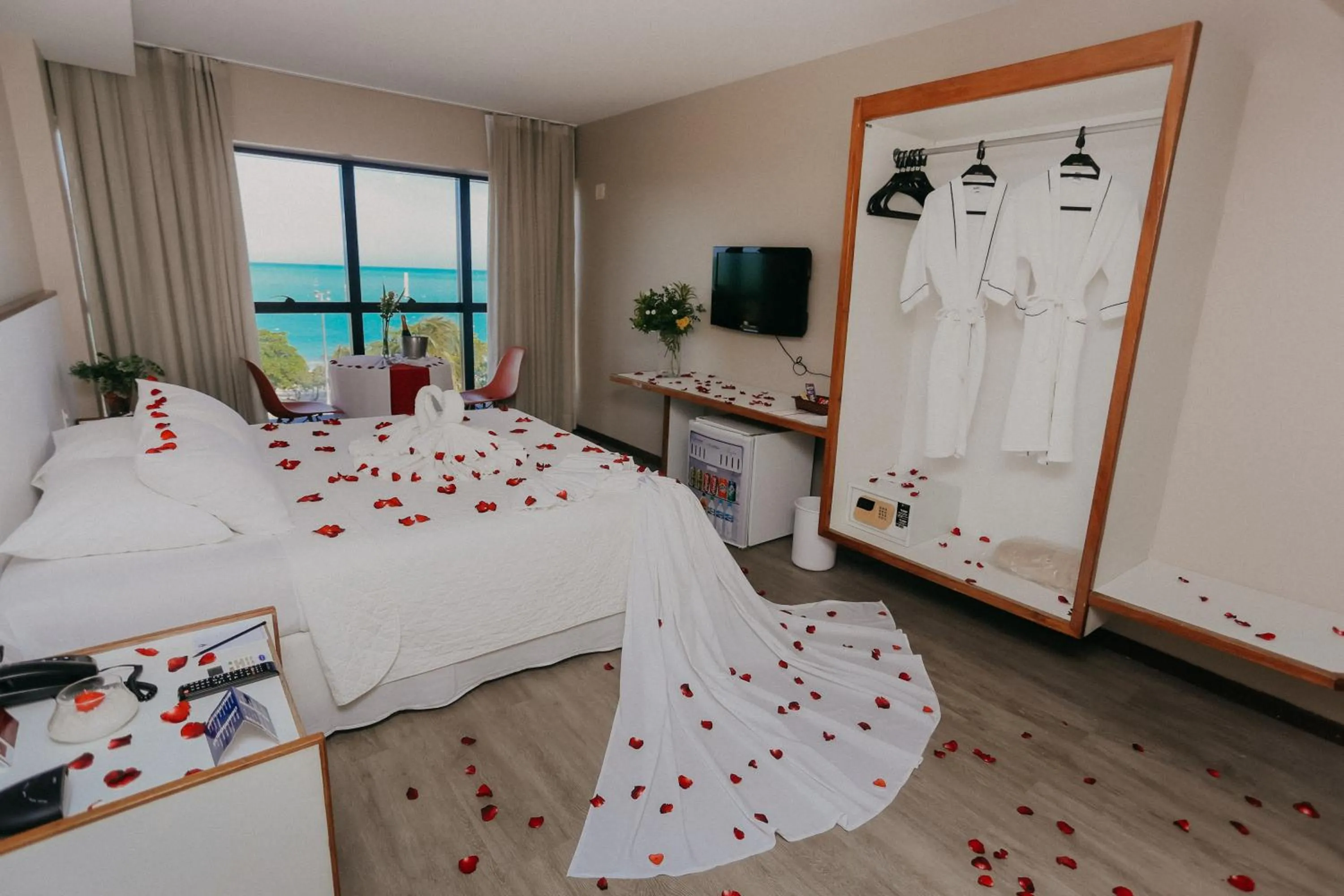 Property building, Bed in Pajuçara Praia Hotel