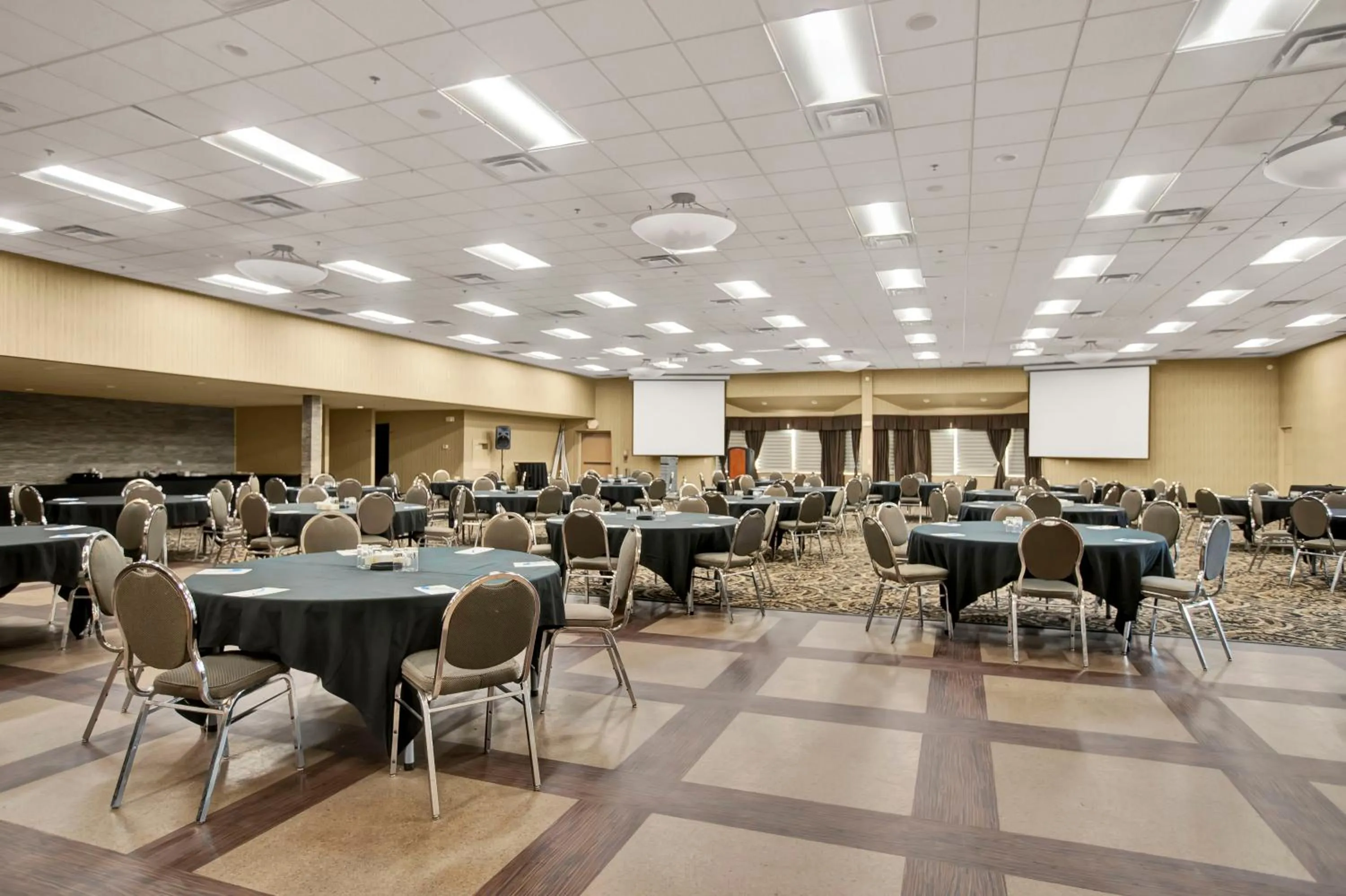 Banquet/Function facilities in Superior Inn Hotel and Conference Centre Thunder Bay