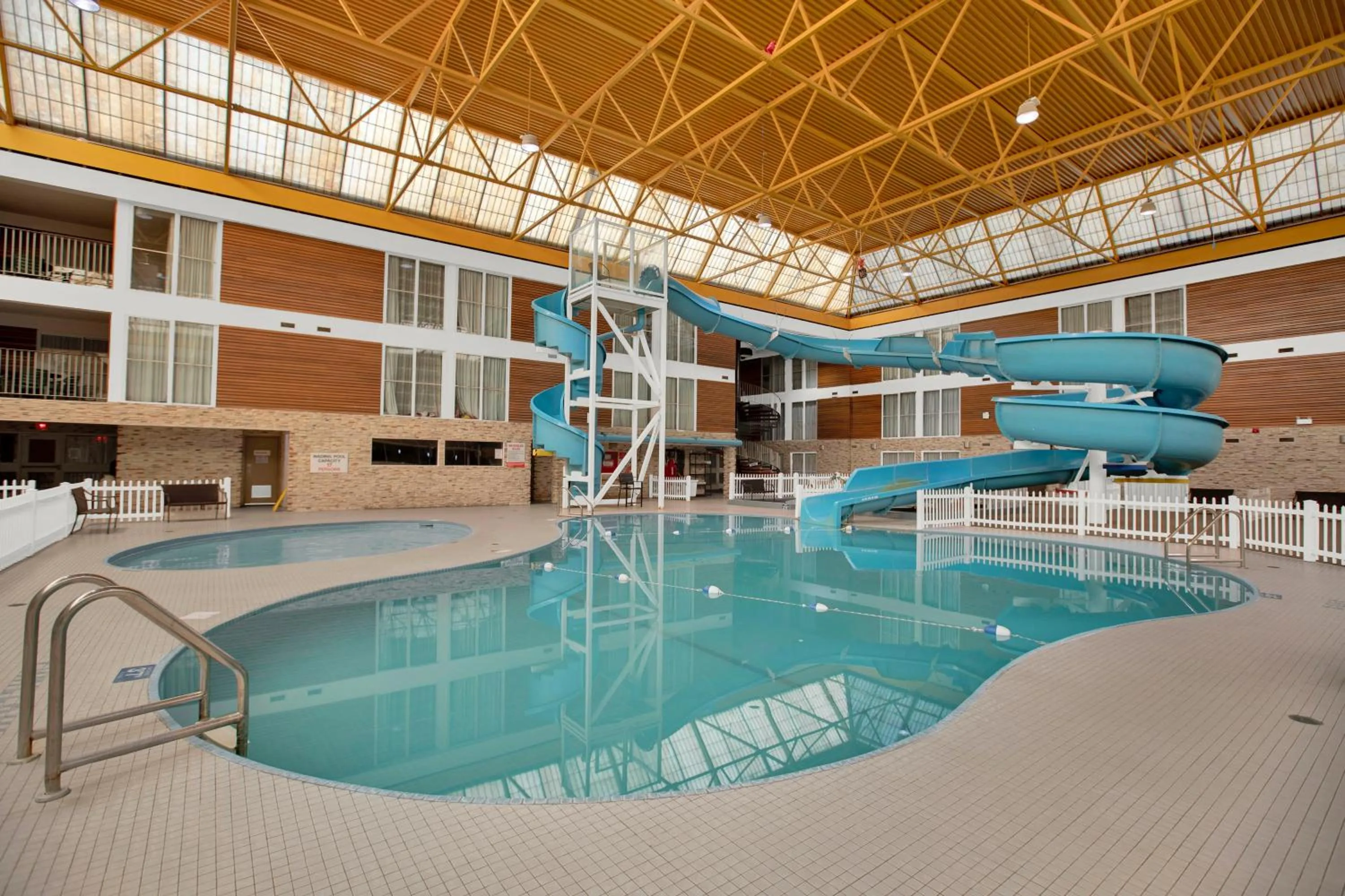  in Superior Inn Hotel and Conference Centre Thunder Bay