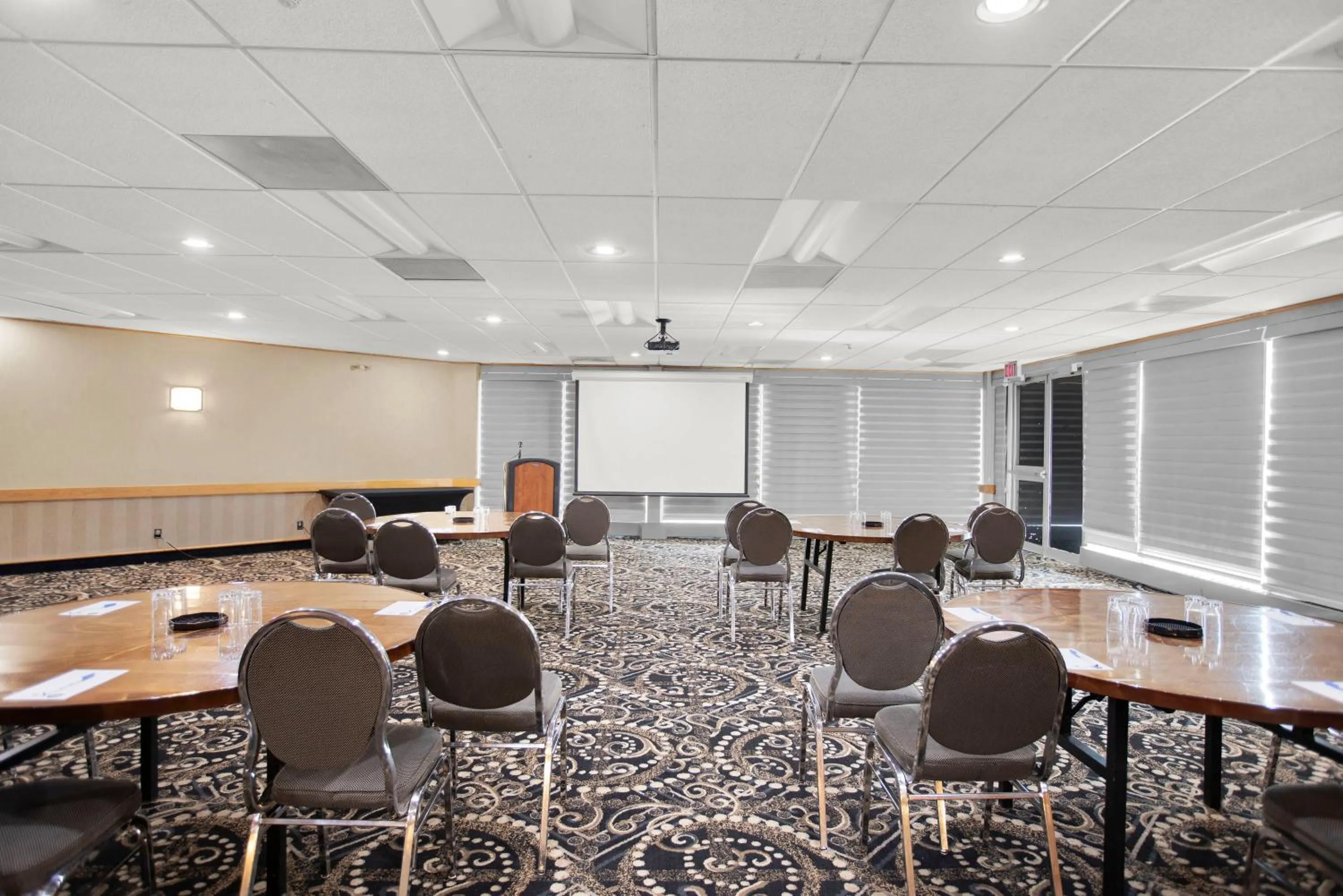 Meeting/conference room in Superior Inn Hotel and Conference Centre Thunder Bay