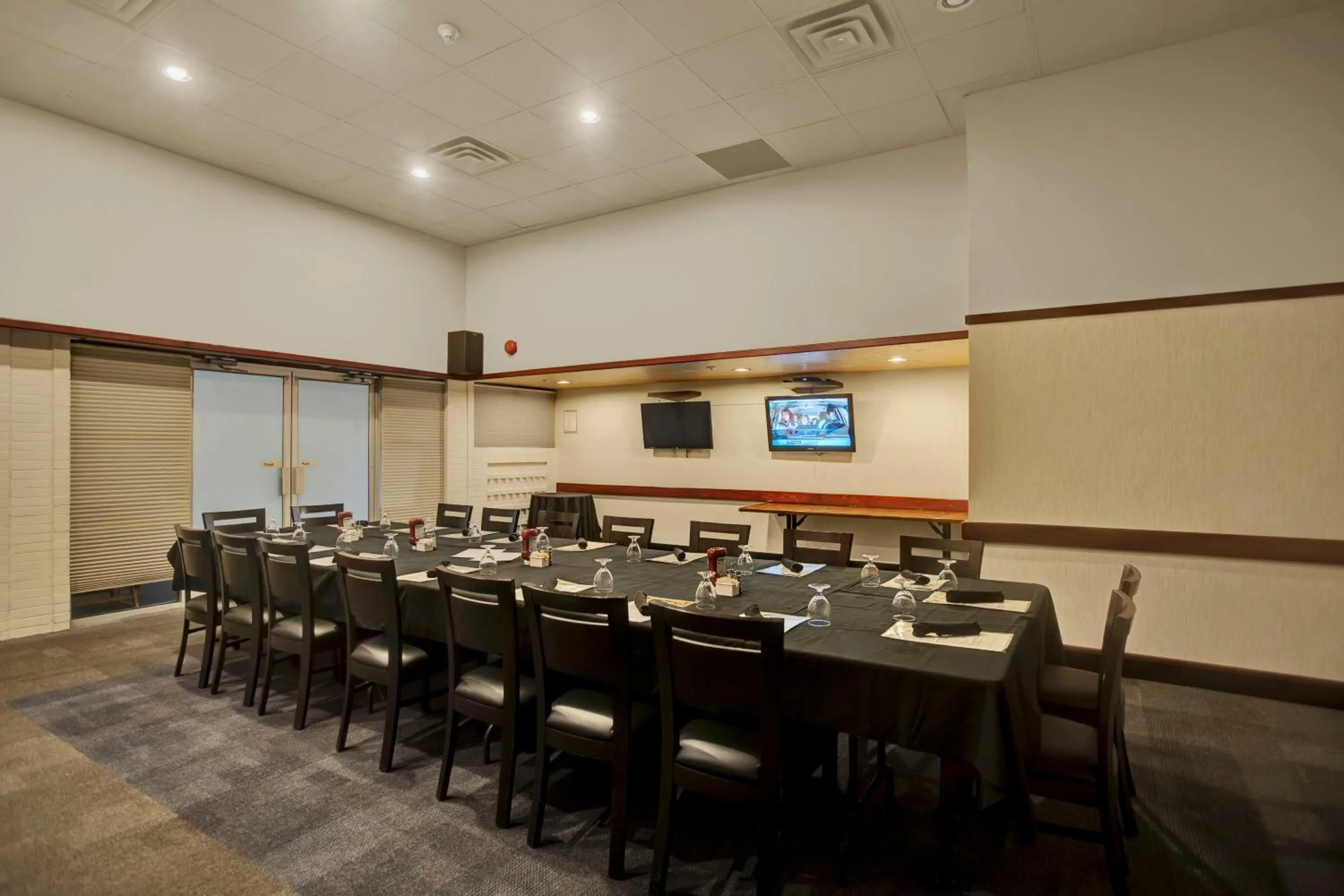 Restaurant/places to eat in Superior Inn Hotel and Conference Centre Thunder Bay