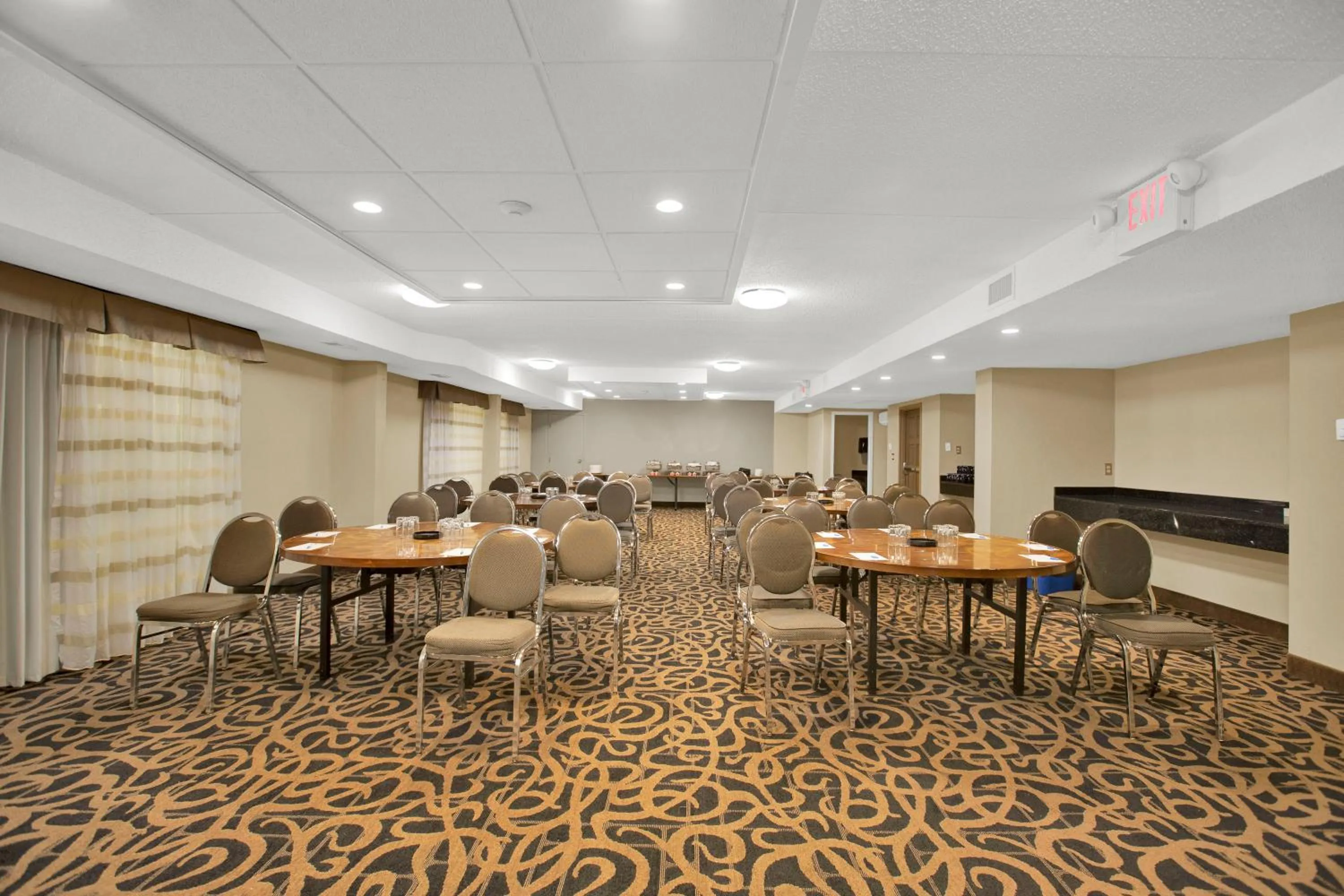 Meeting/conference room in Superior Inn Hotel and Conference Centre Thunder Bay