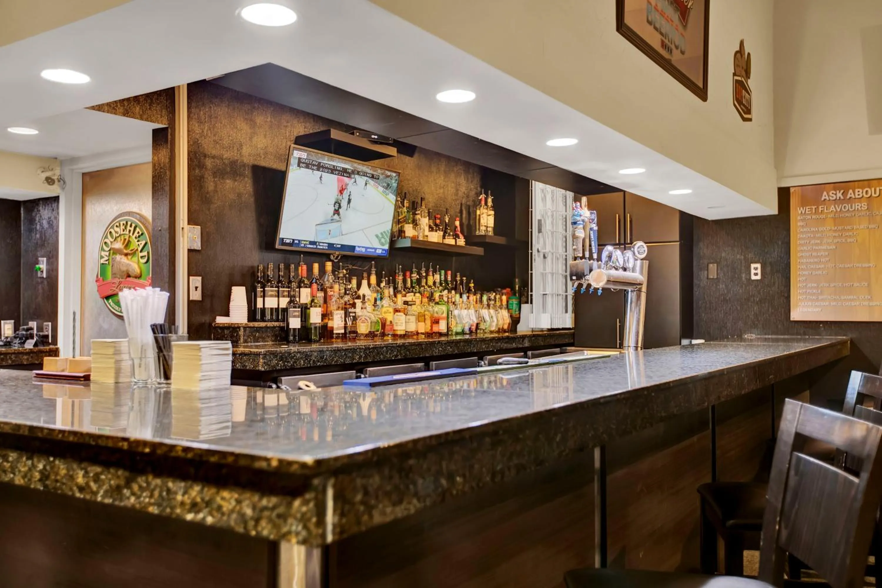 Lounge or bar in Superior Inn Hotel and Conference Centre Thunder Bay