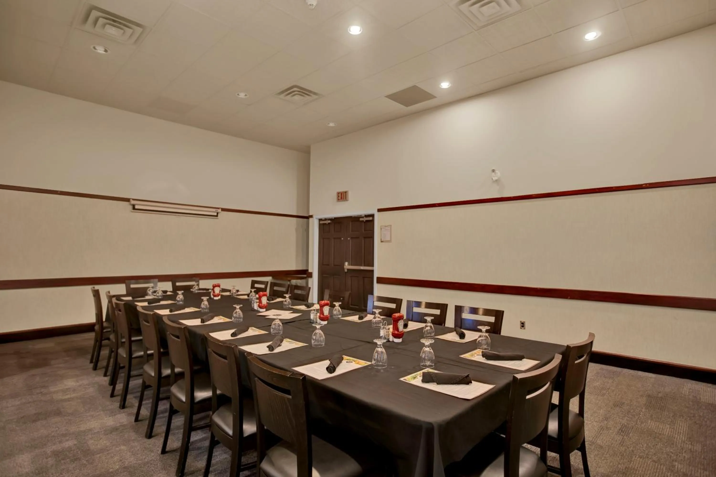 Restaurant/places to eat in Superior Inn Hotel and Conference Centre Thunder Bay
