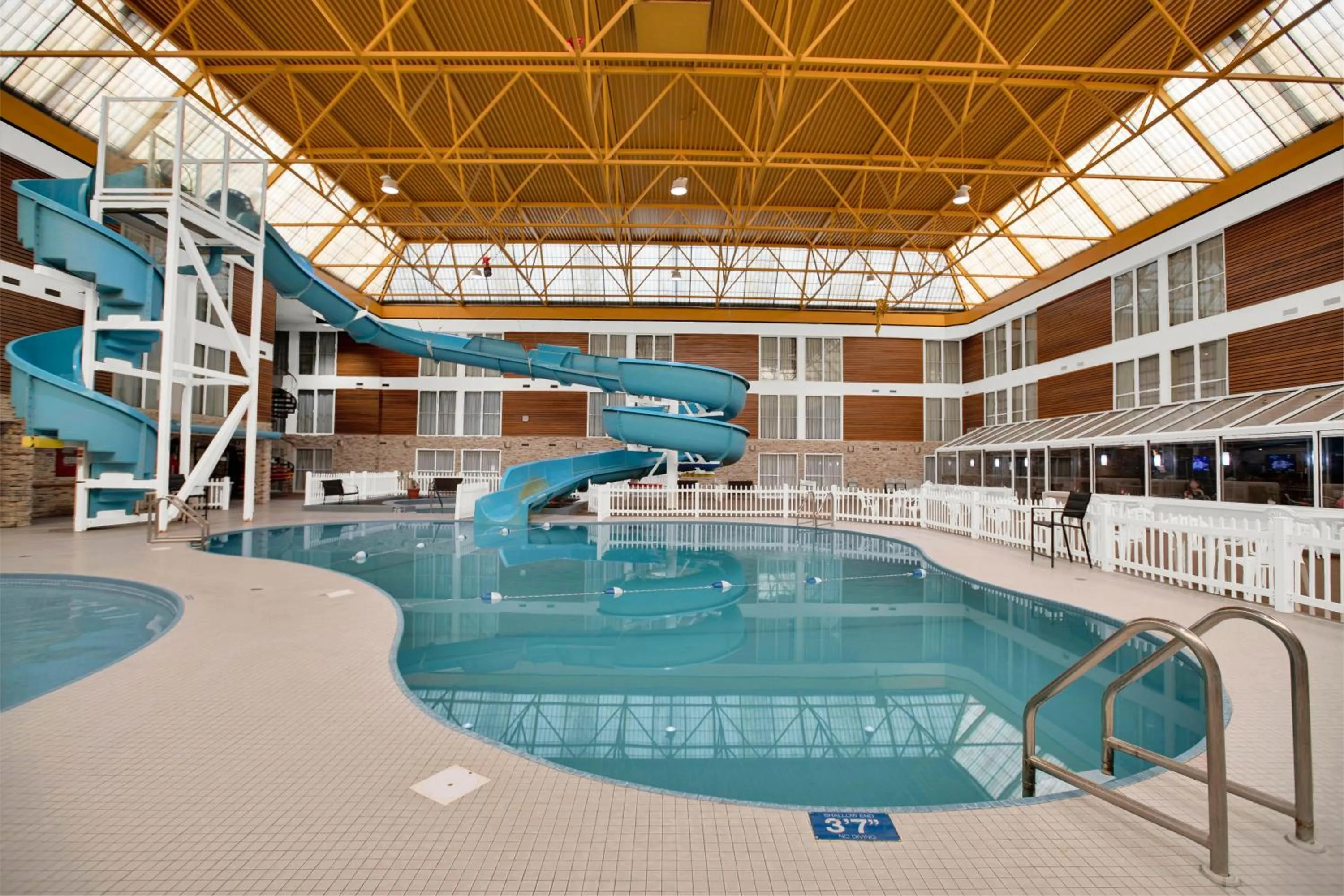 Pool view in Superior Inn Hotel and Conference Centre Thunder Bay