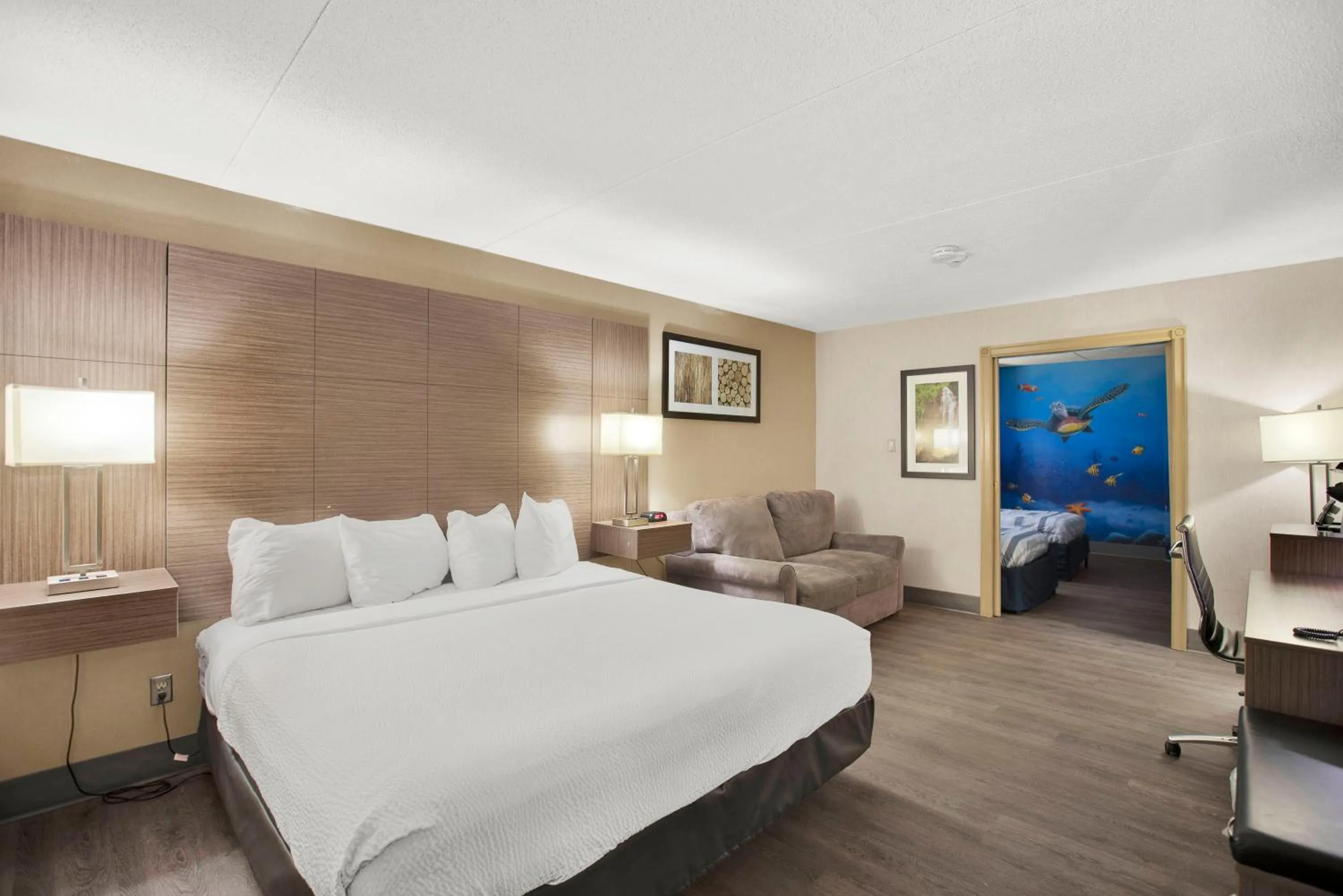 Bed in Superior Inn Hotel and Conference Centre Thunder Bay