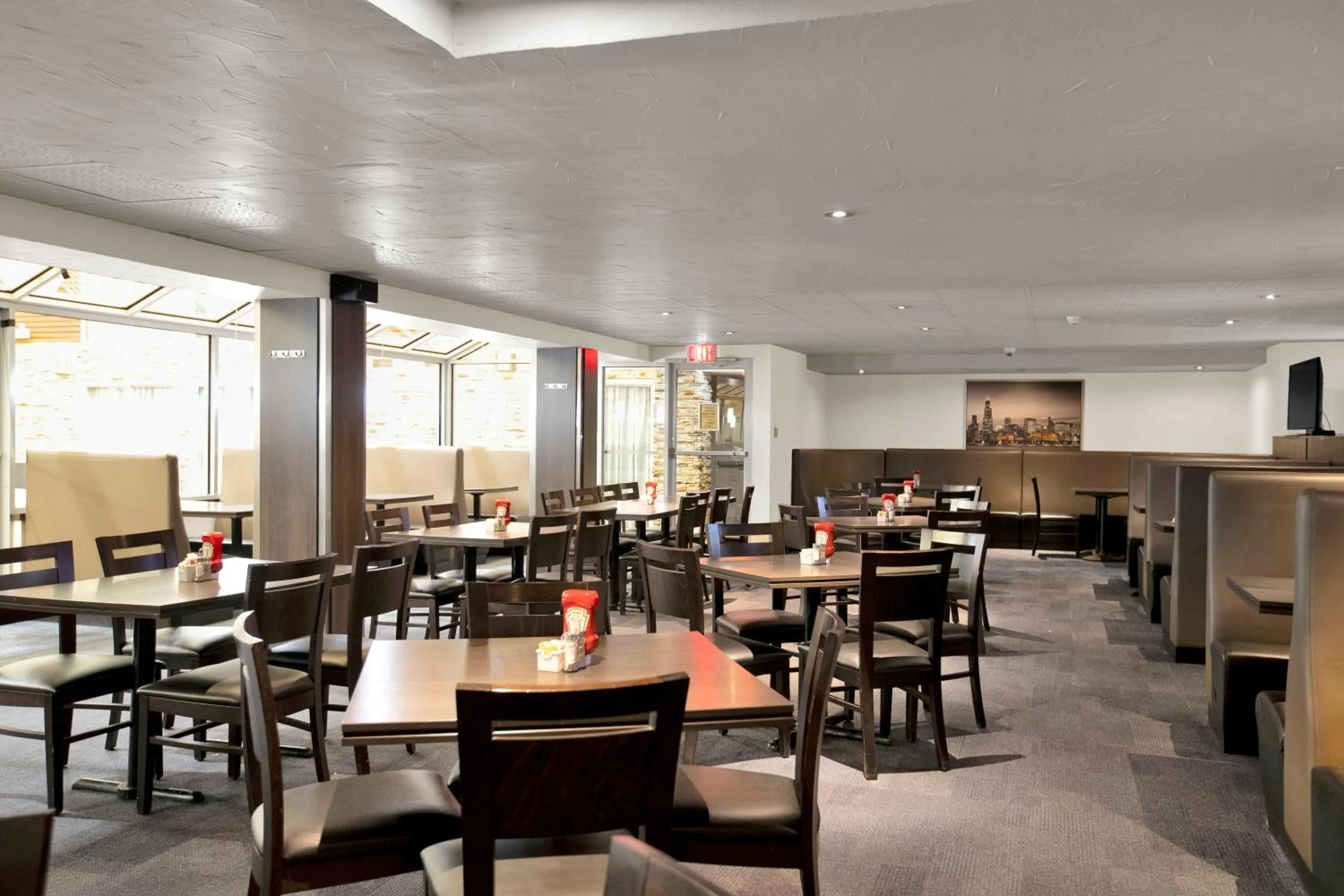 Restaurant/places to eat in Superior Inn Hotel and Conference Centre Thunder Bay