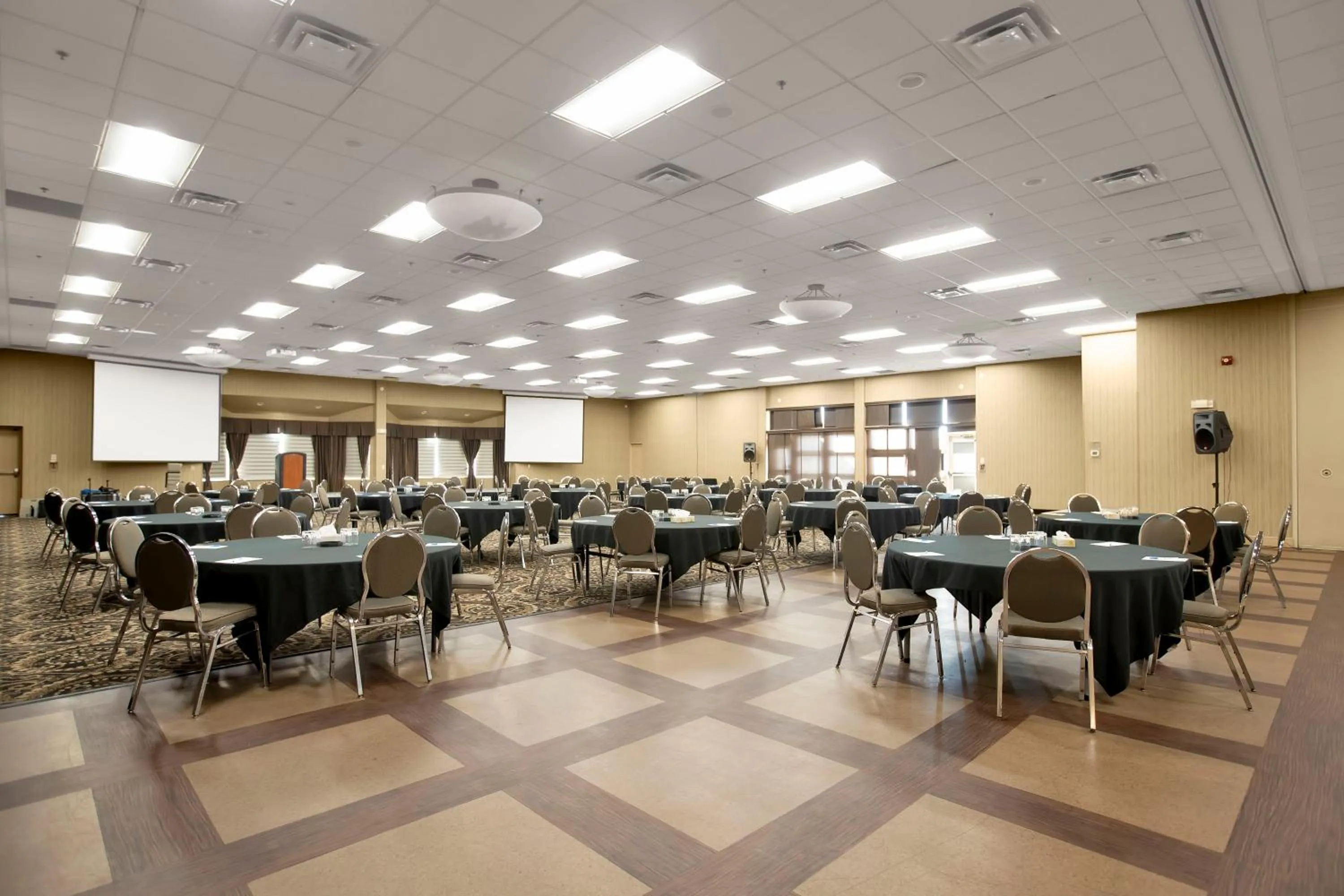 Banquet/Function facilities in Superior Inn Hotel and Conference Centre Thunder Bay