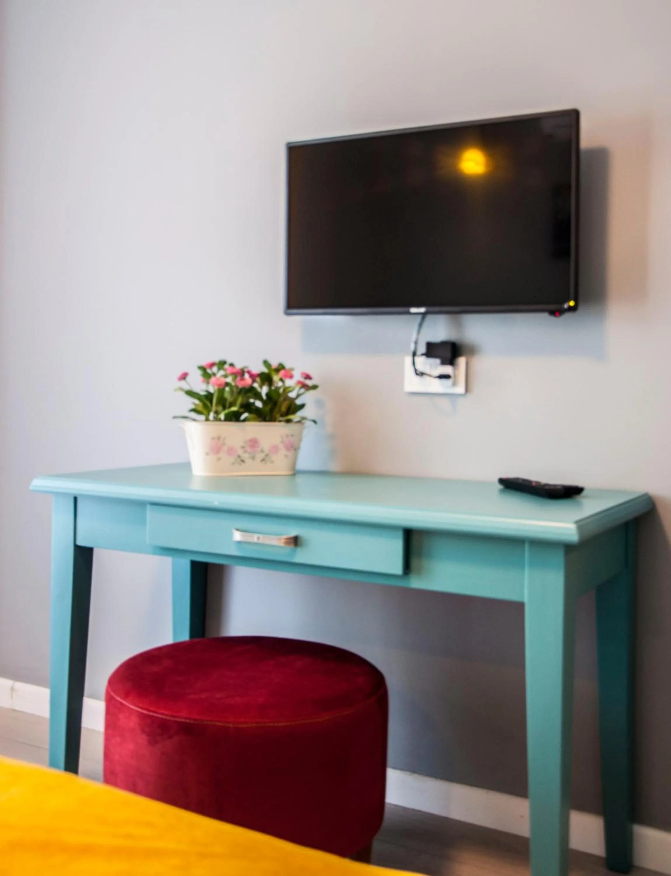 TV and multimedia in Room Room Motel