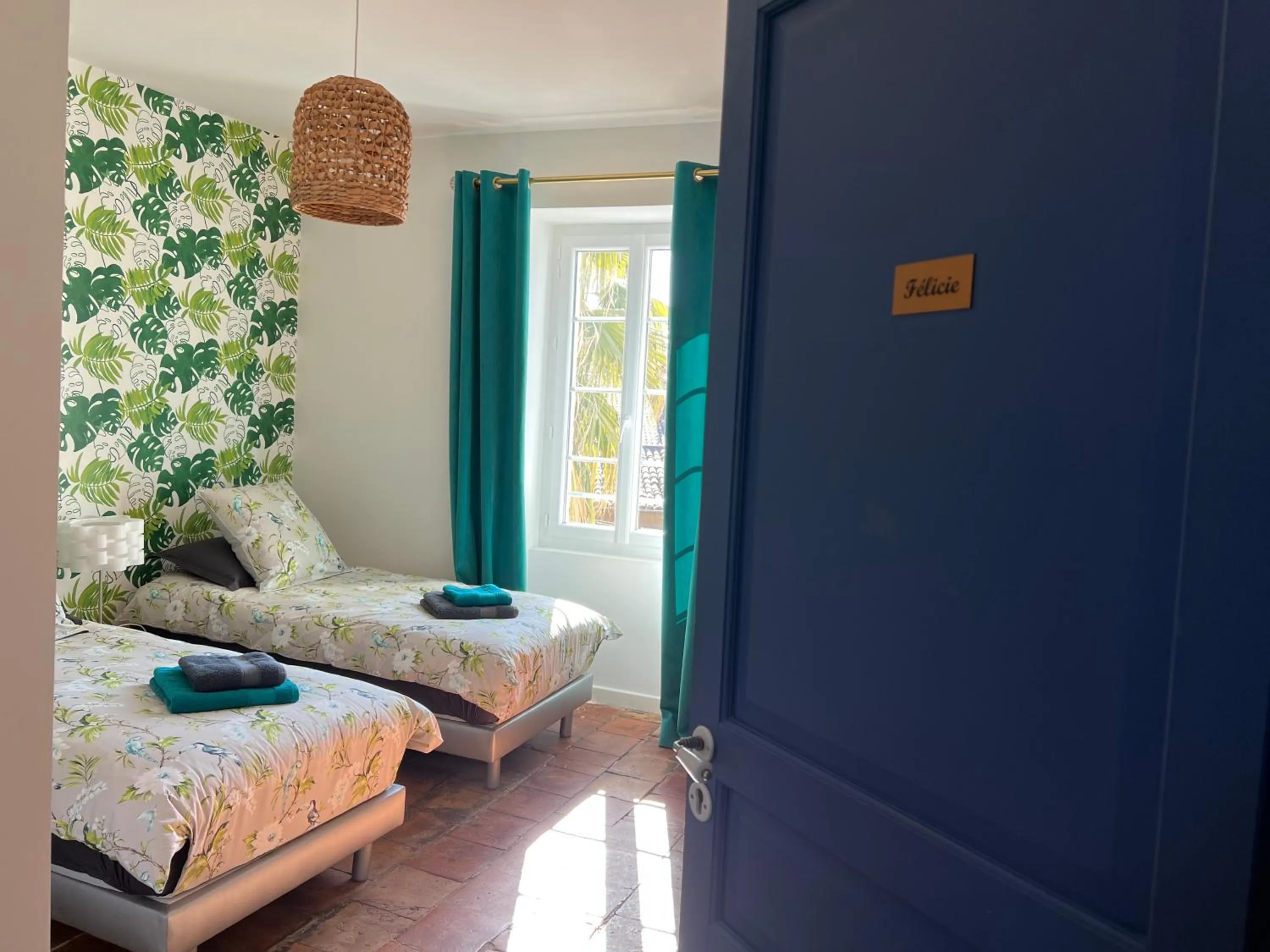 Bedroom, Bed in Effets Personnels