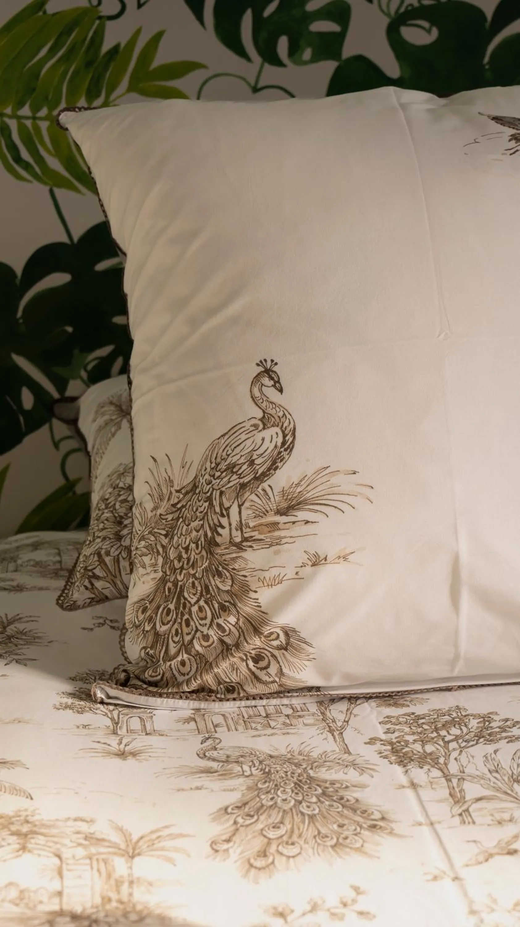 Decorative detail, Bed in Effets Personnels