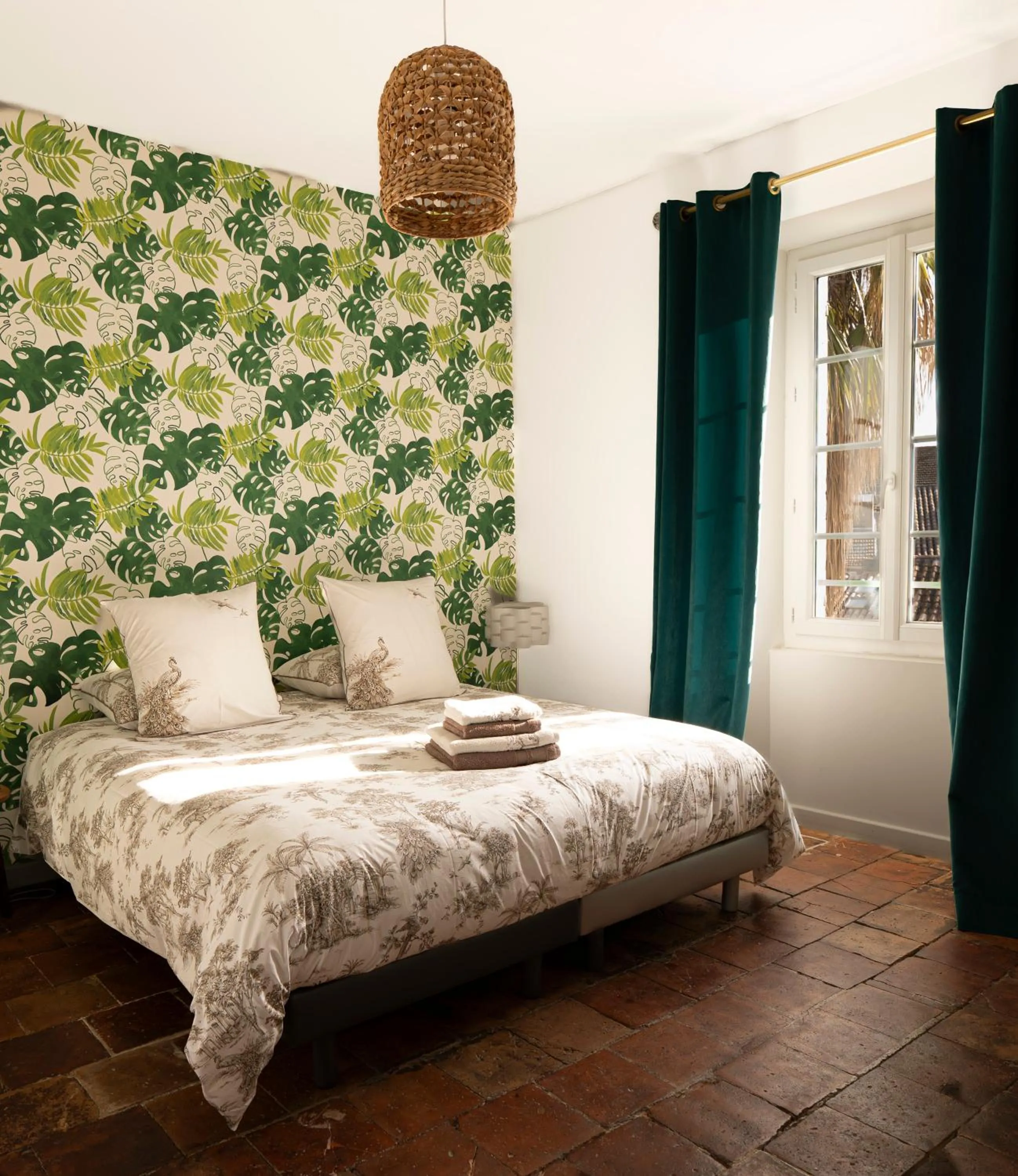 Property building, Bed in Effets Personnels