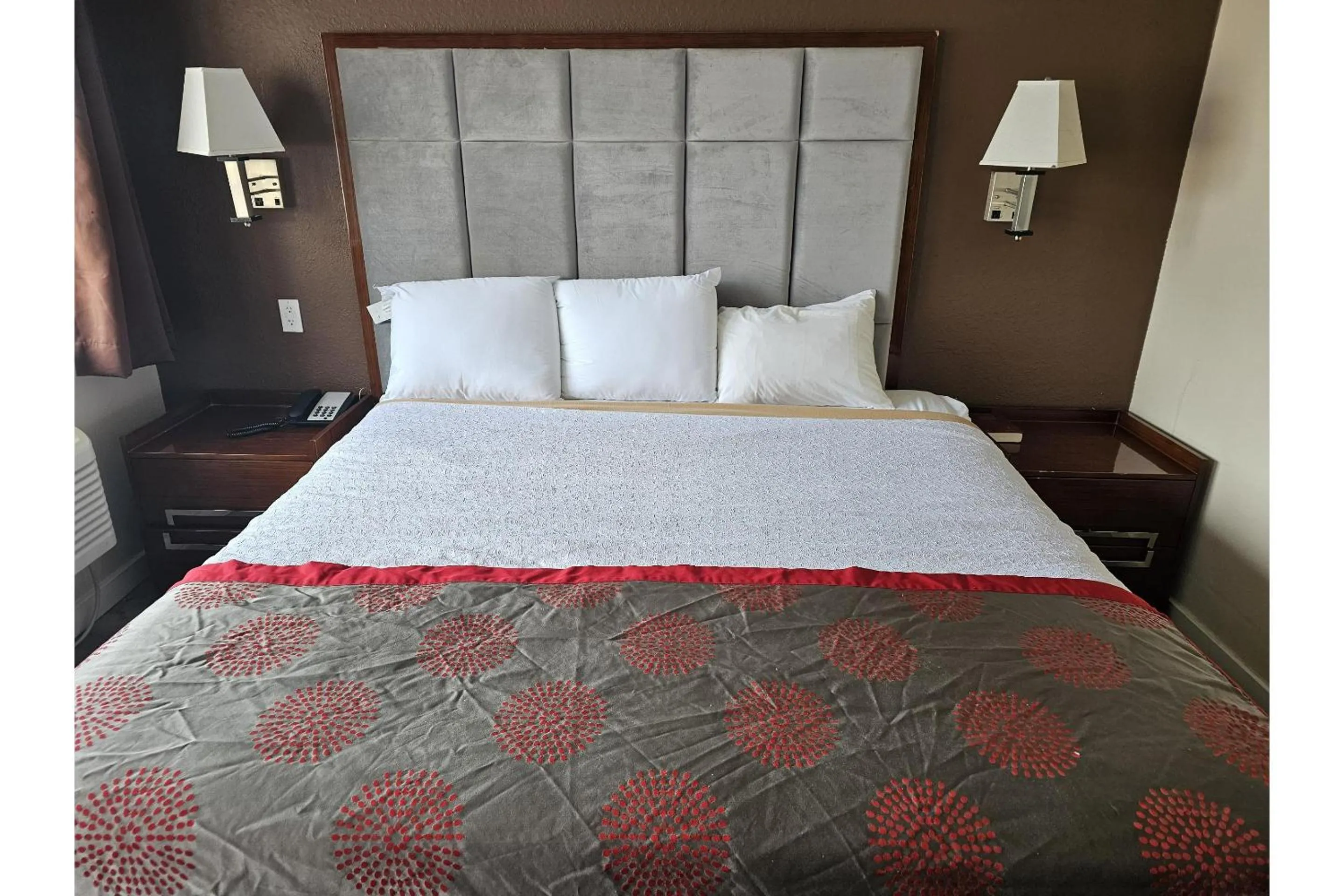 Bedroom, Bed in Travel Inn By OYO Omaha