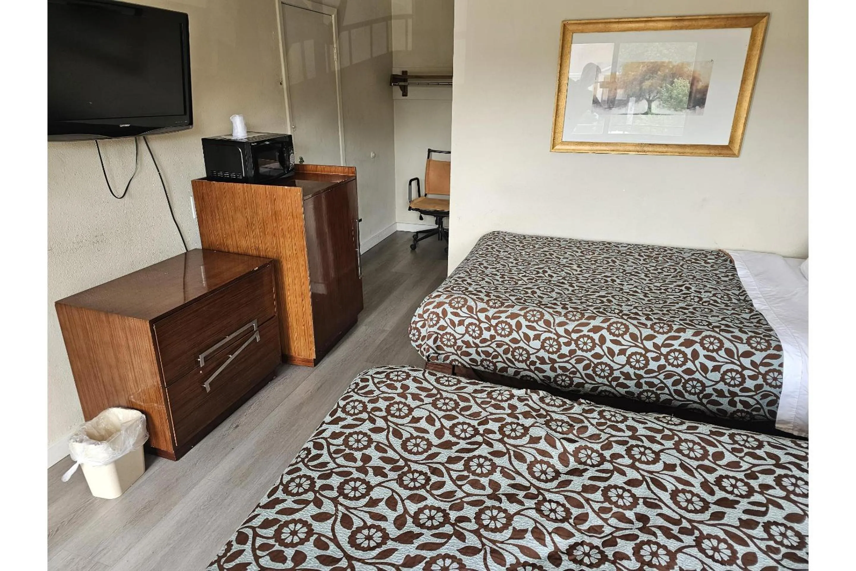 Bedroom, Bed in Travel Inn By OYO Omaha