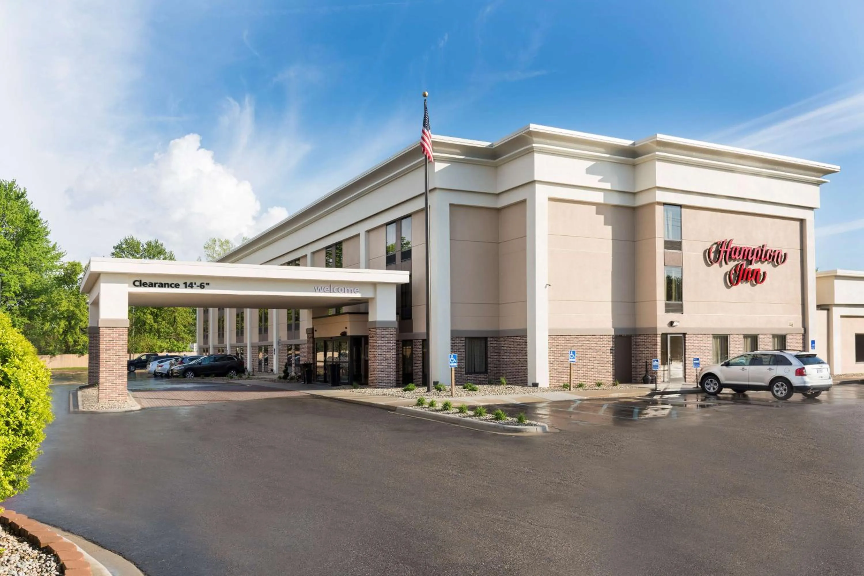 Property building in Hampton Inn Port Huron