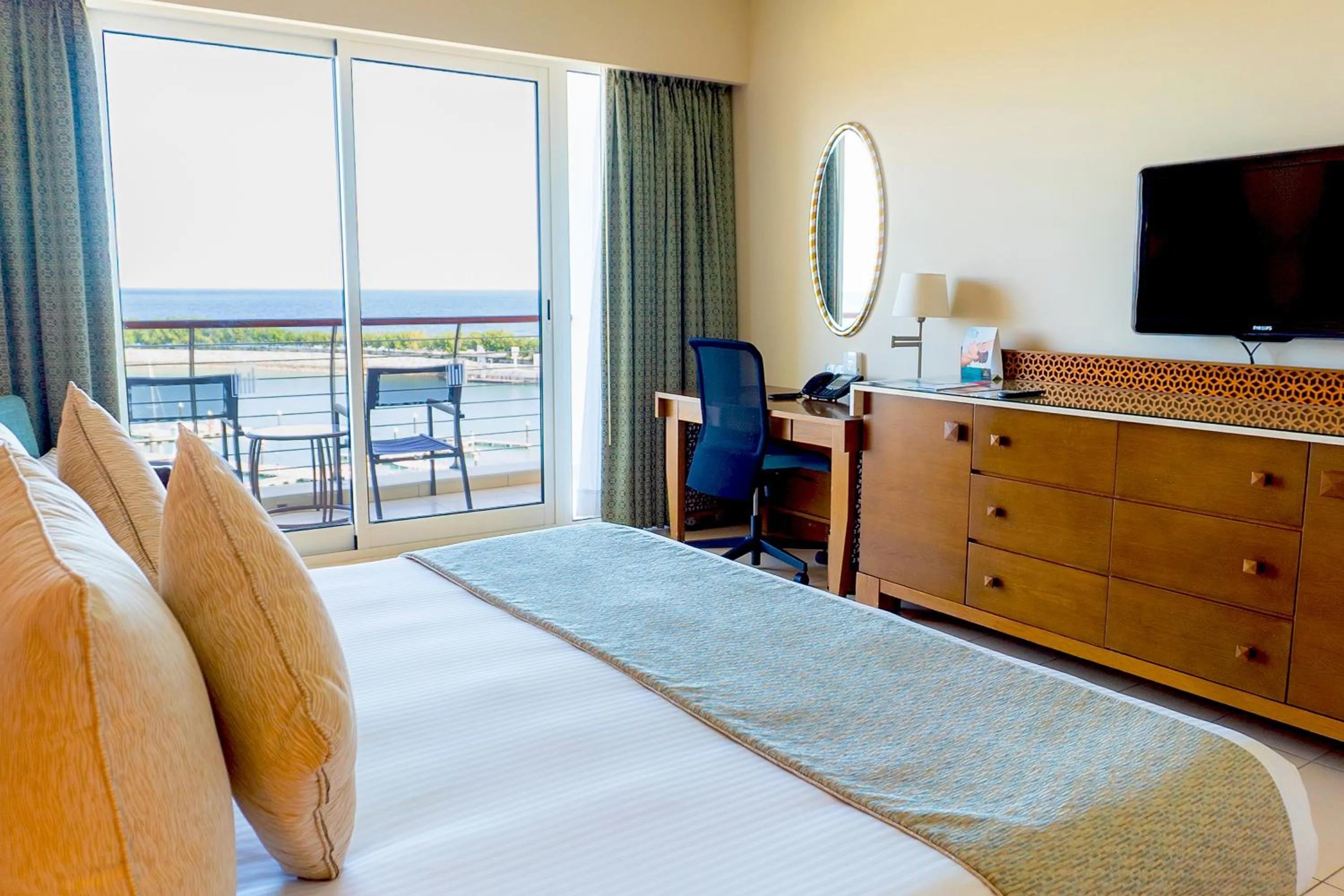 TV and multimedia, Bed in Barceló Mussanah Resort, Sultanate of Oman