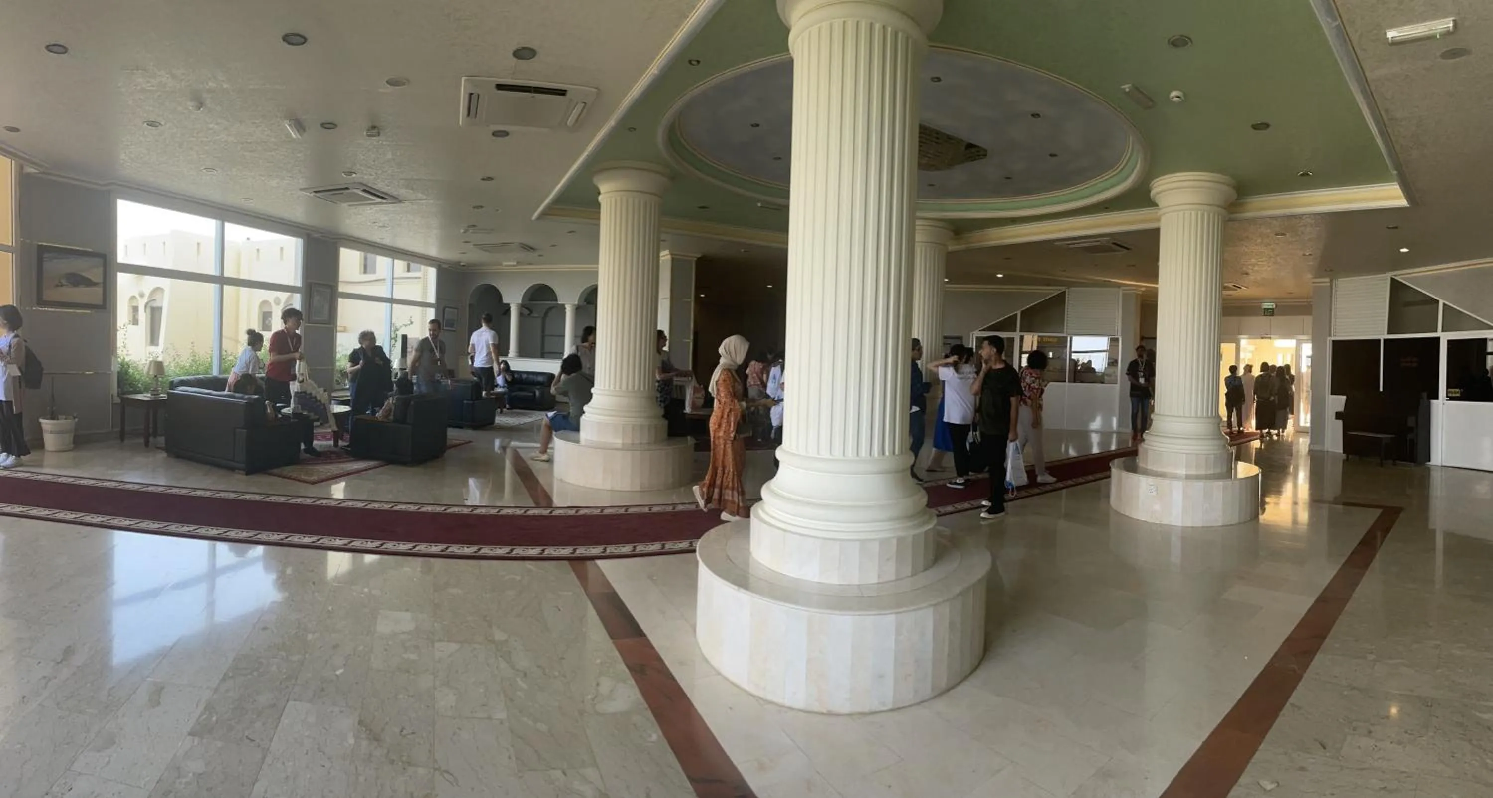 Guests in Resort Sur Beach Holiday