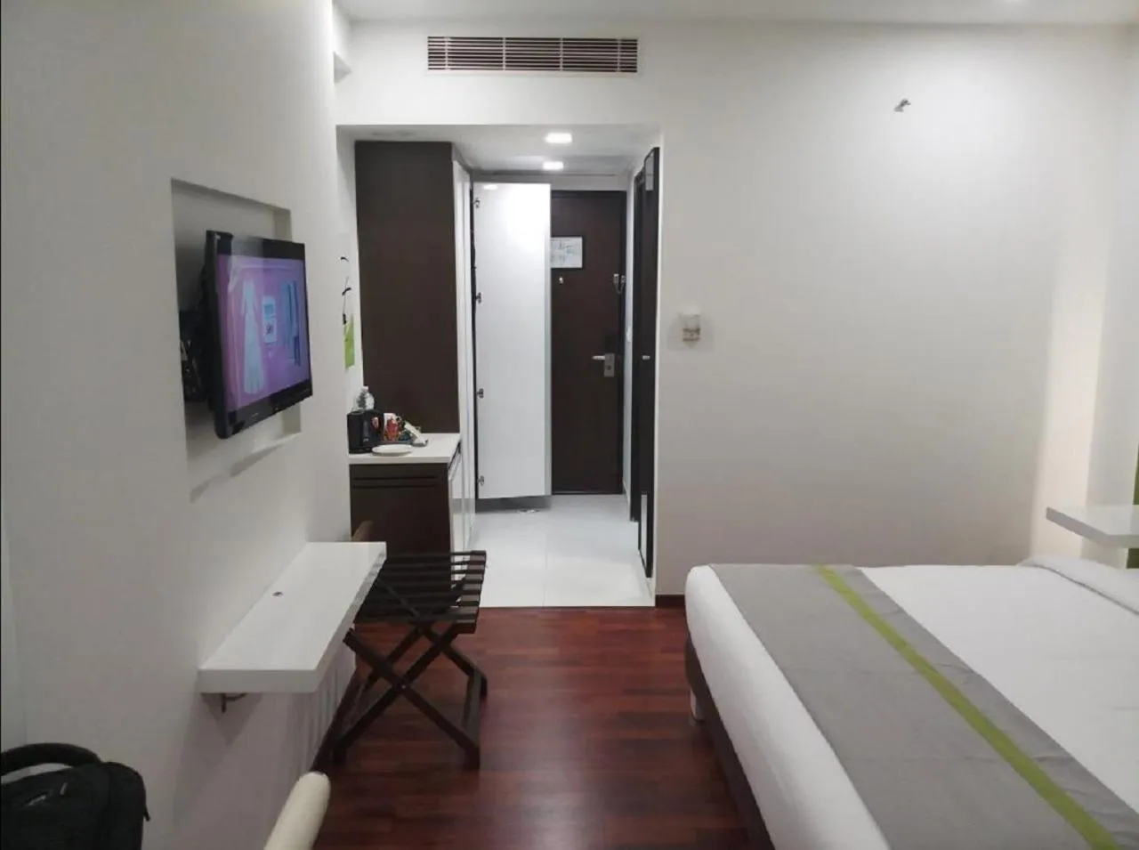 Bedroom, Bed in Lemon Tree Hotel, Banjara Hills, Hyderabad