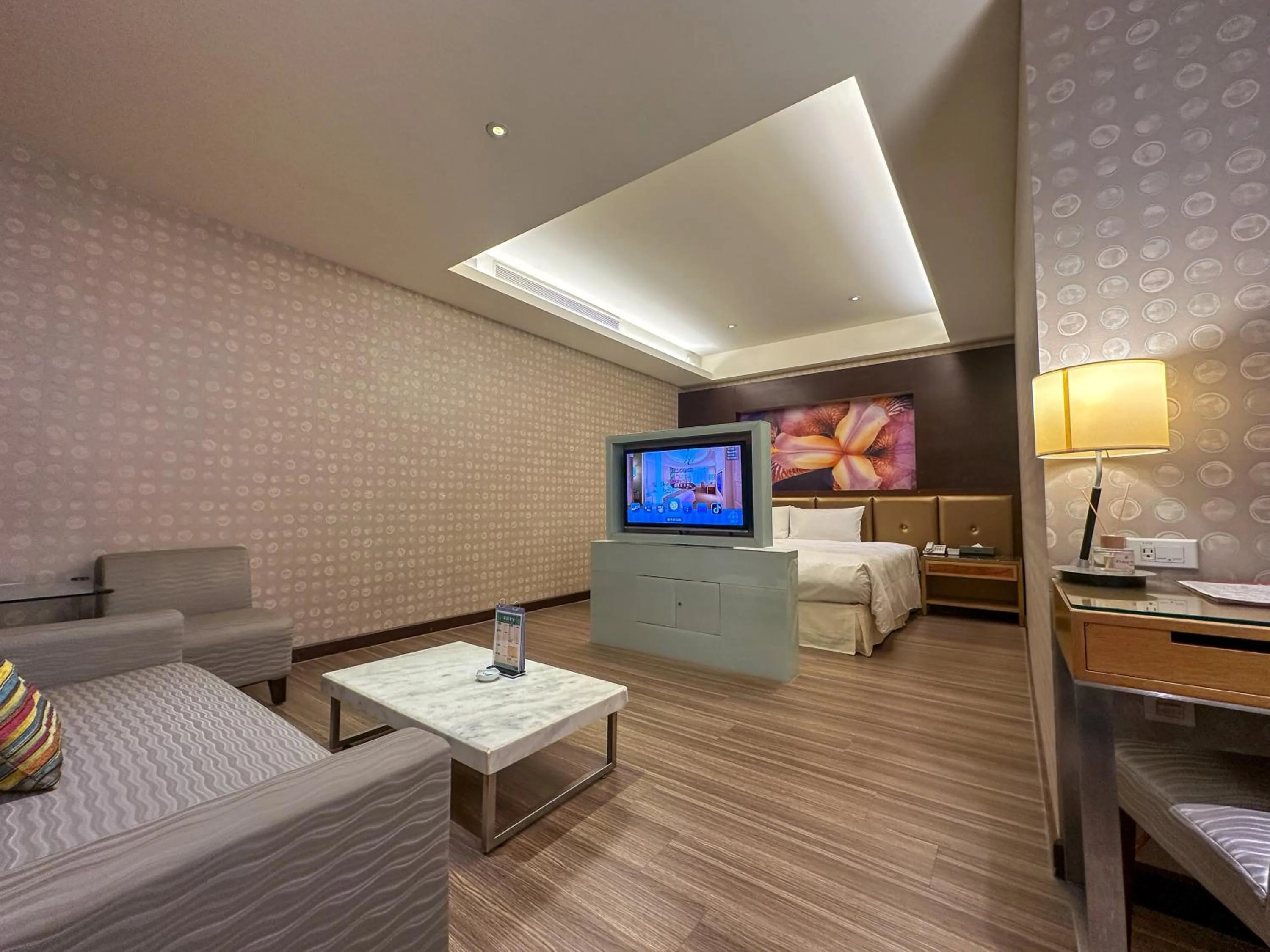 Photo of the whole room, Bed in Norway Forest Tamsui Motel