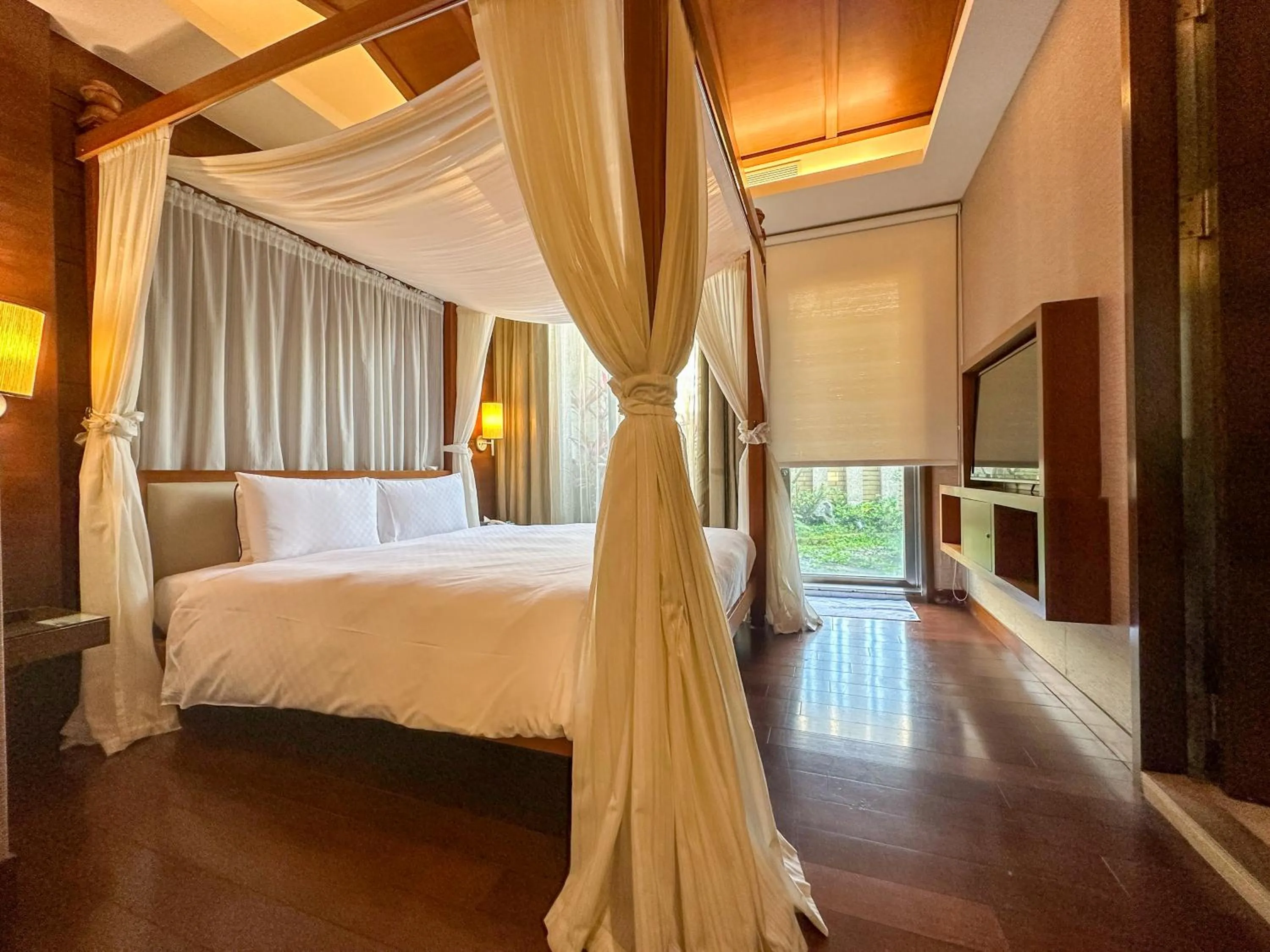 Photo of the whole room, Bed in Norway Forest Tamsui Motel