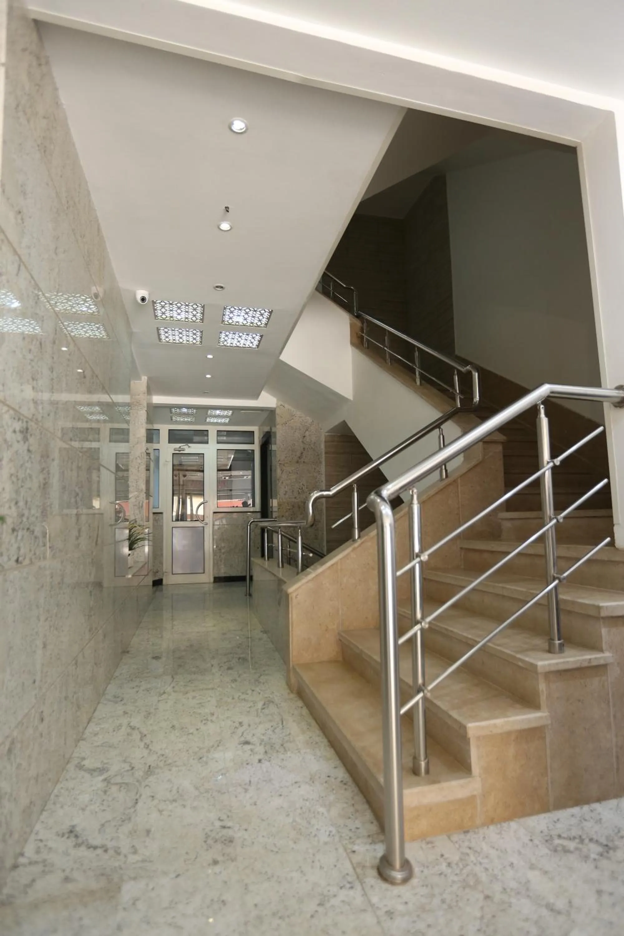 Facade/entrance in Lilly Apartments