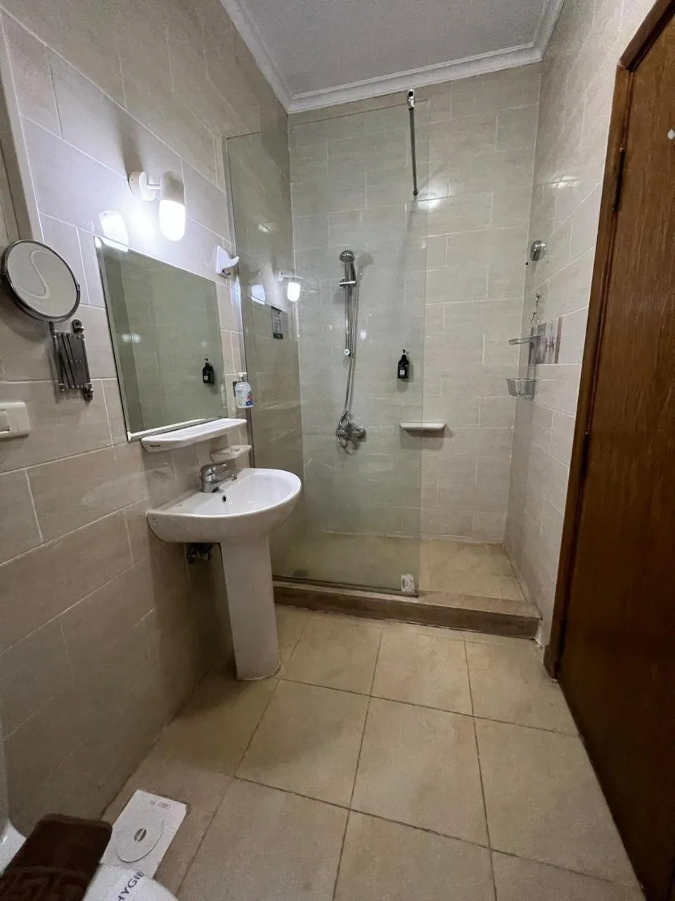 Shower in Lilly Apartments