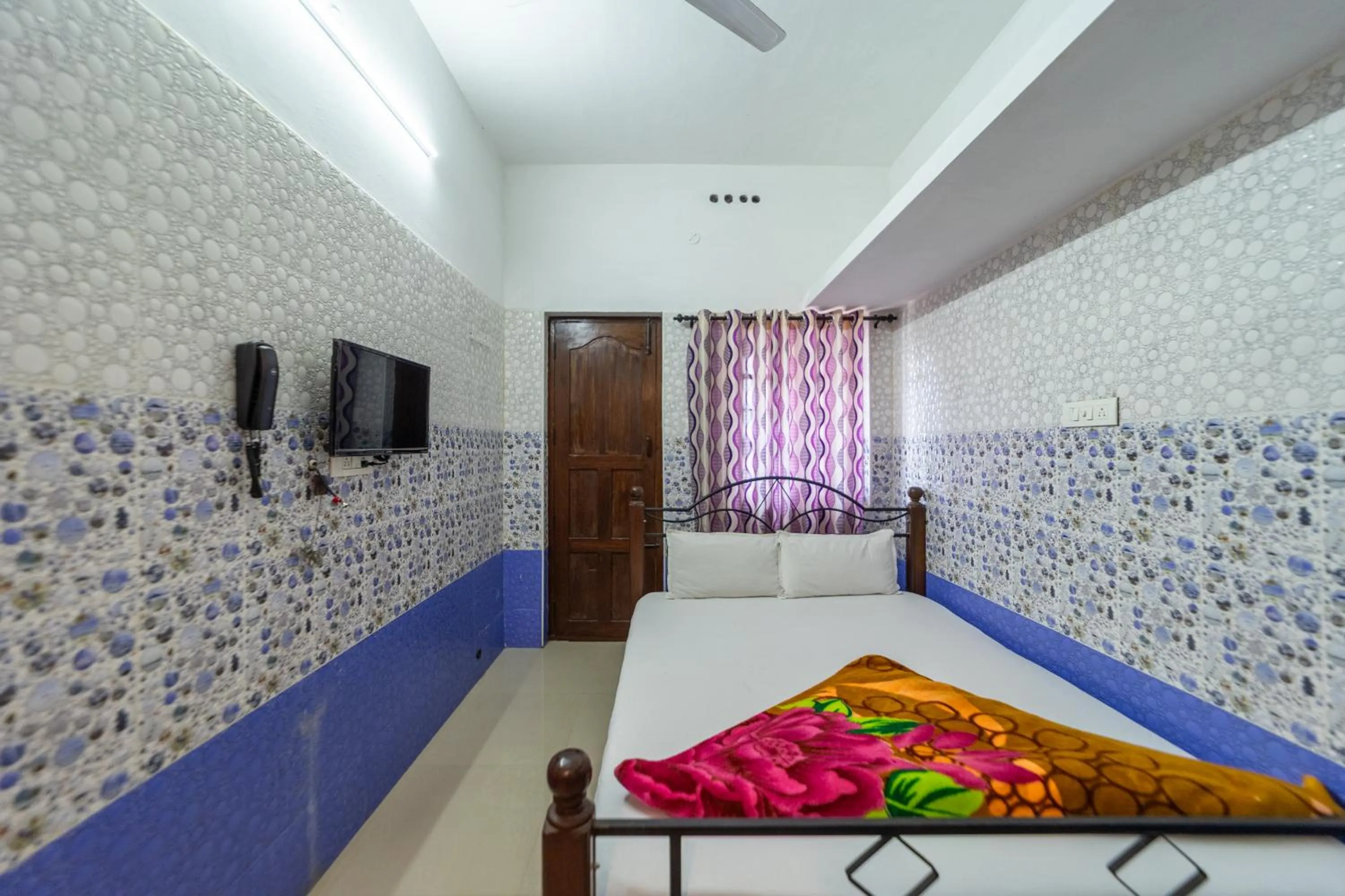 Photo of the whole room, Bed in Sri Nandha Luxury Comforts