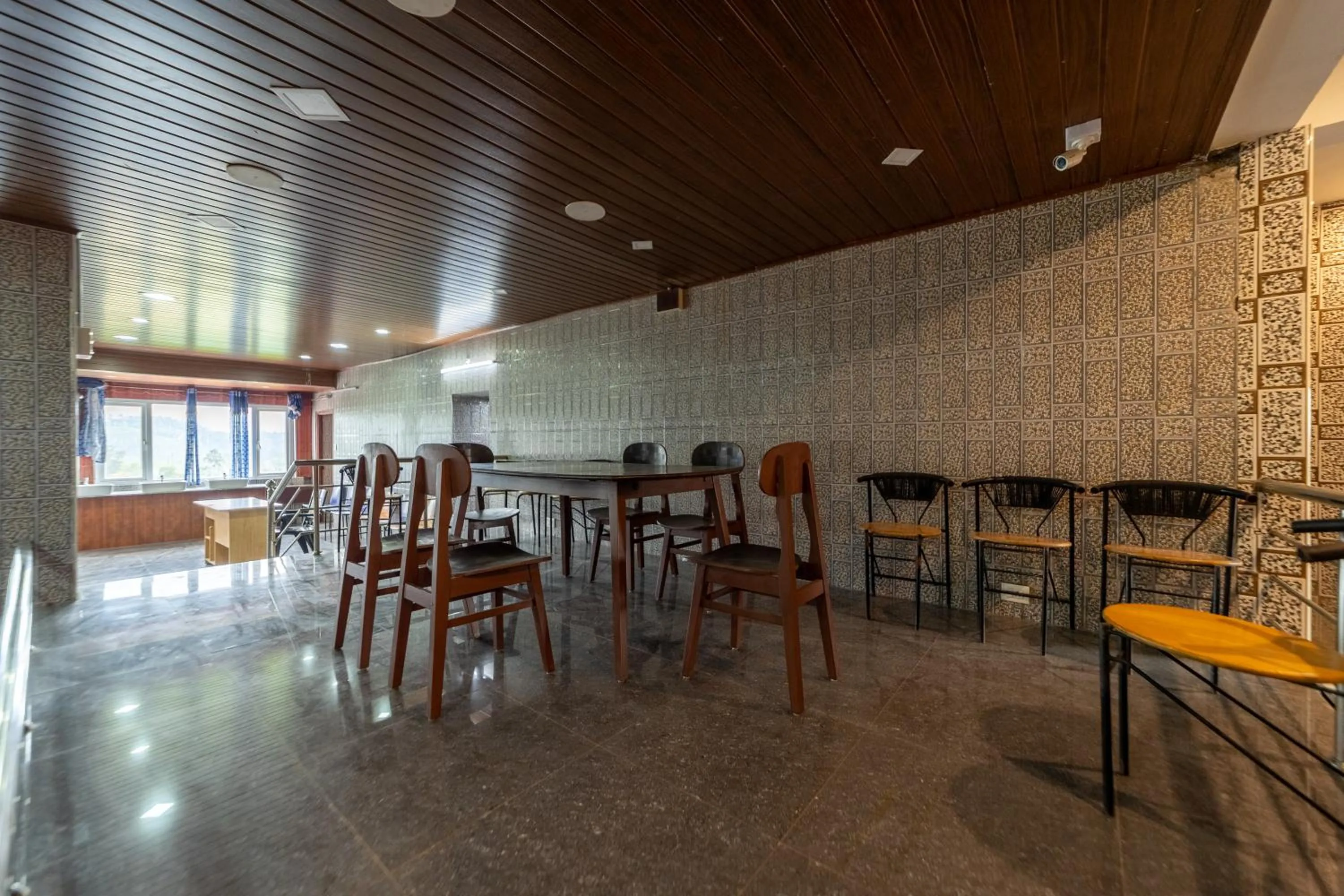 Restaurant/places to eat in Sri Nandha Luxury Comforts