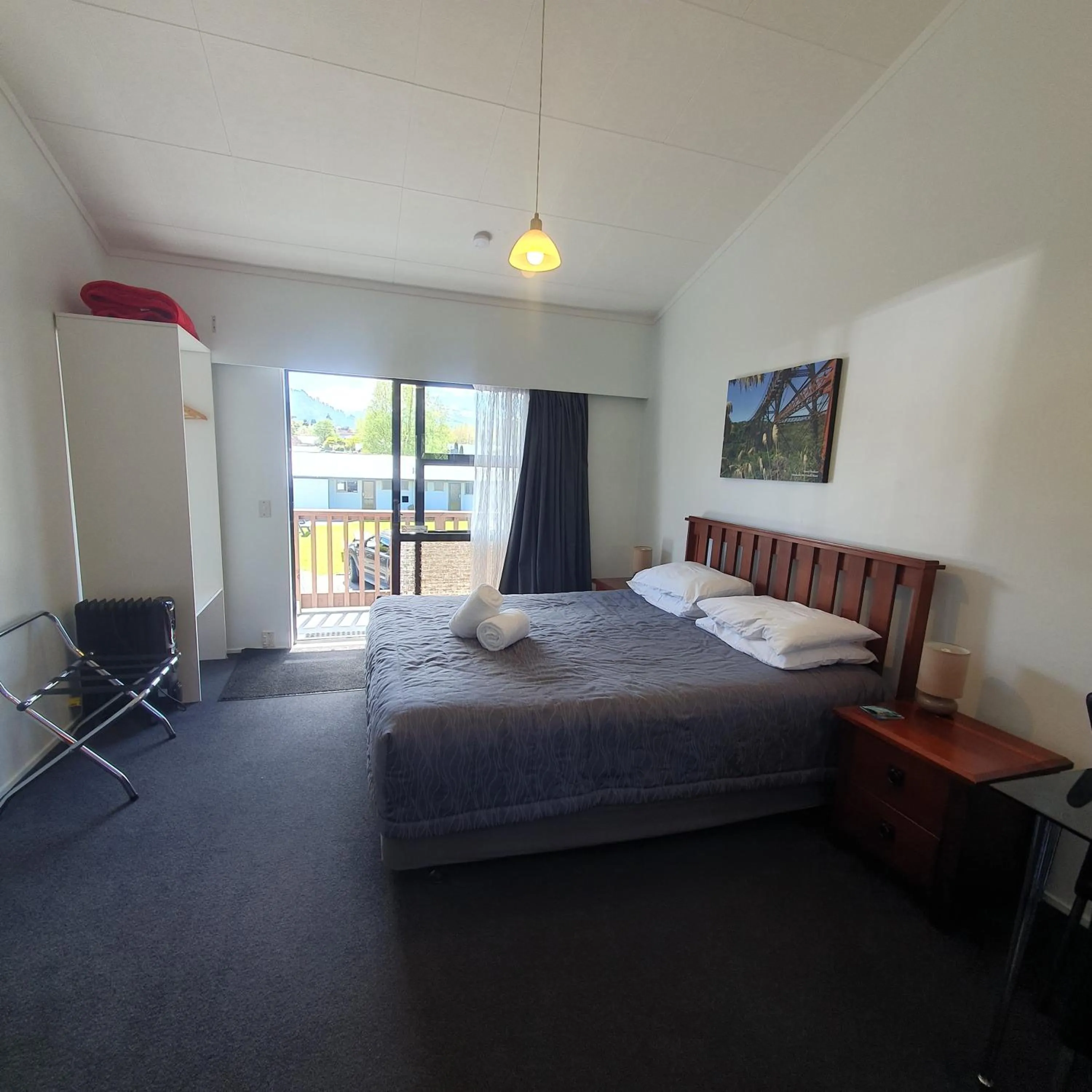 Bed in Ohakune Court Motel