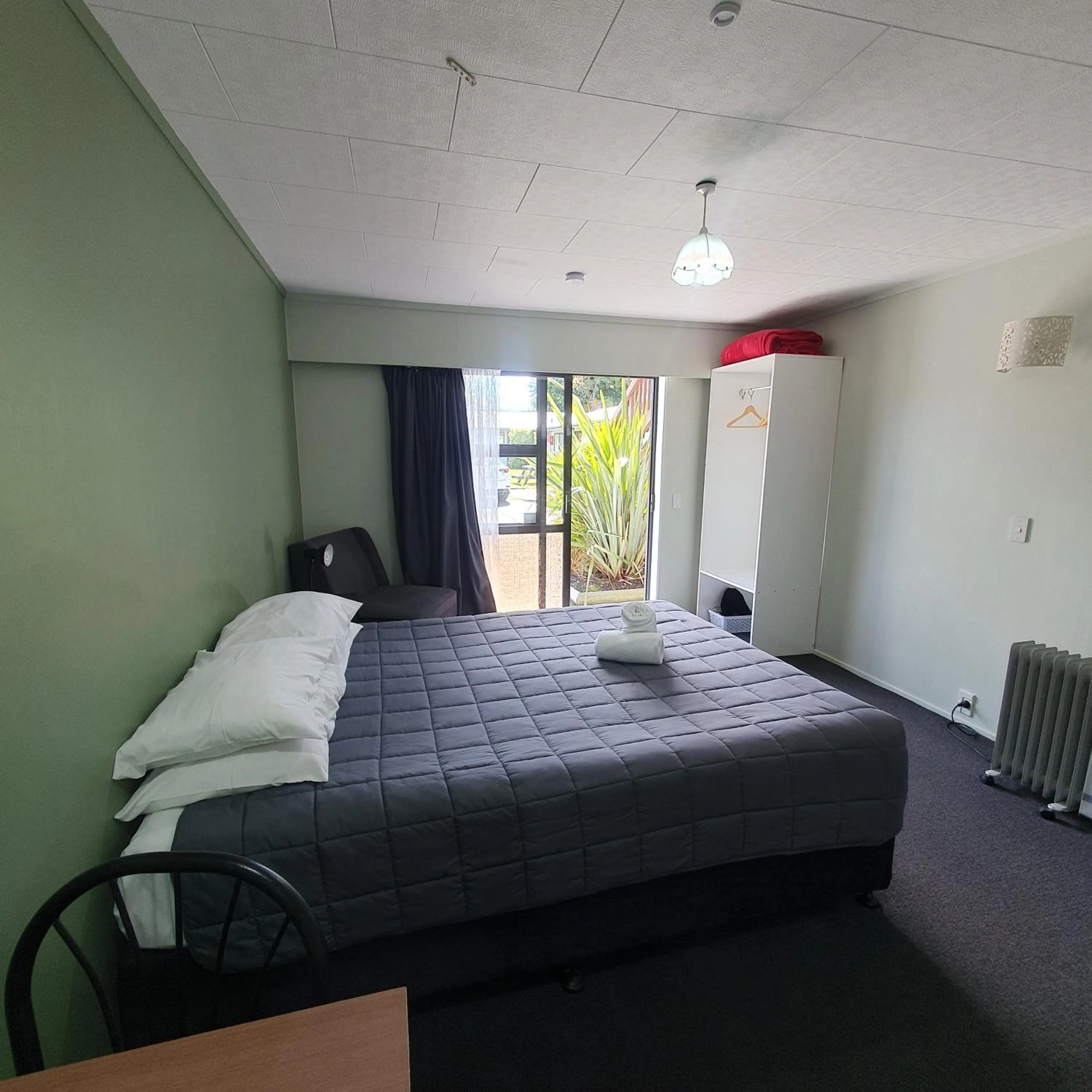 Bed in Ohakune Court Motel