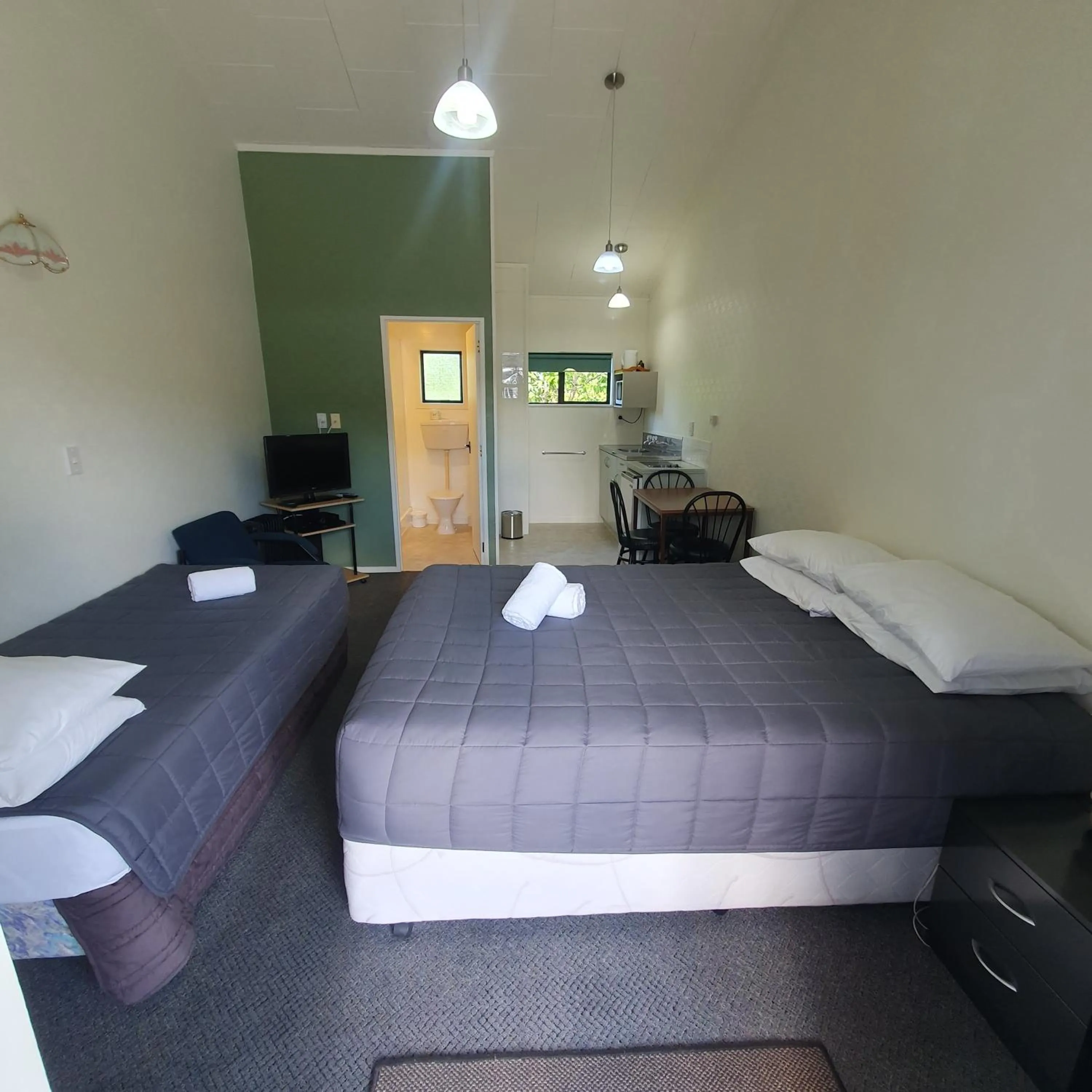 Bed in Ohakune Court Motel
