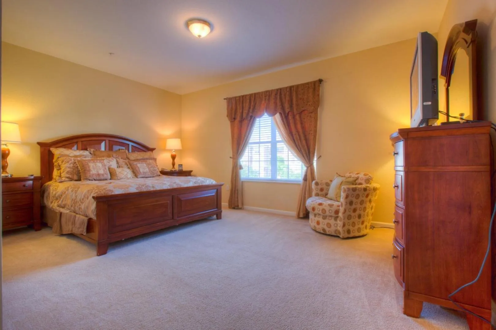 Other, Bed in Lovely Third-Floor Vista Cay Resort Condo