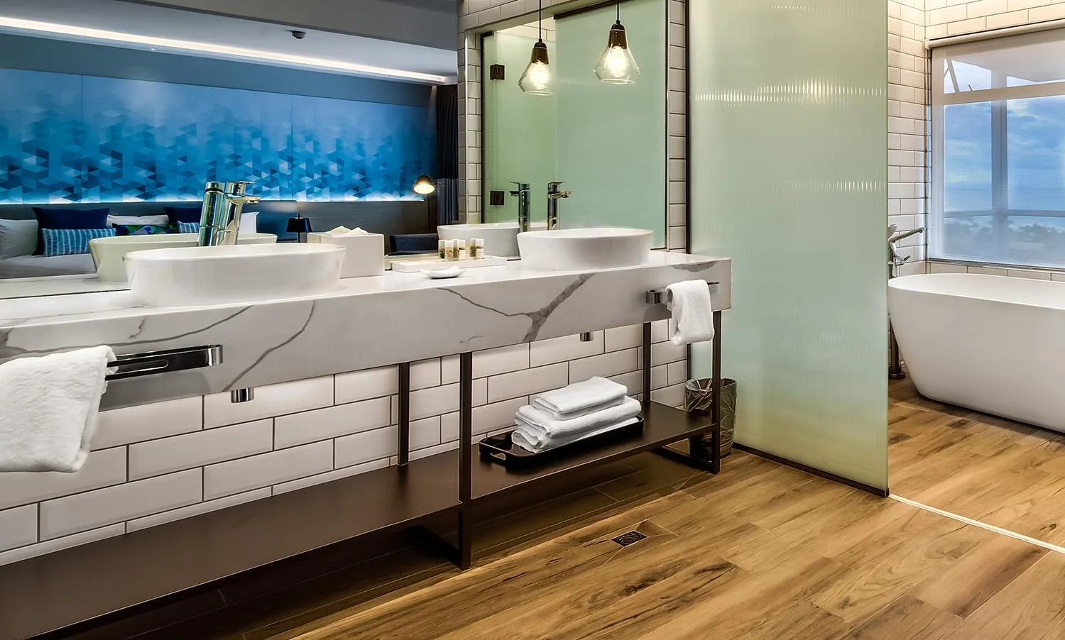 Bathroom, Bed in Tanoa Plaza Hotel