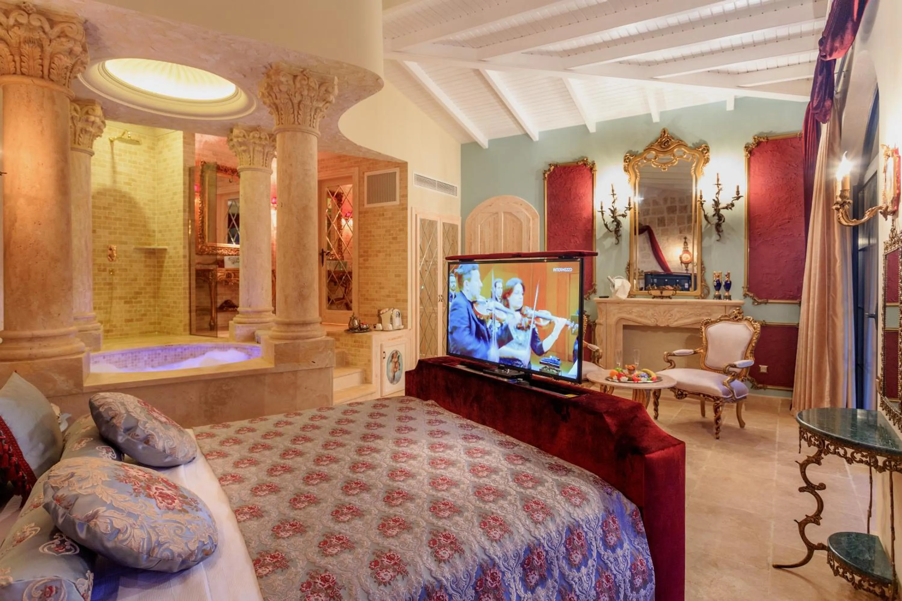 TV and multimedia in Lukka Exclusive Hotel – Adult Only +12