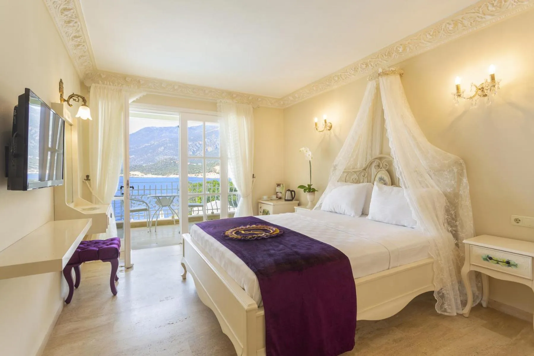 Bed in Lukka Exclusive Hotel – Adult Only +12