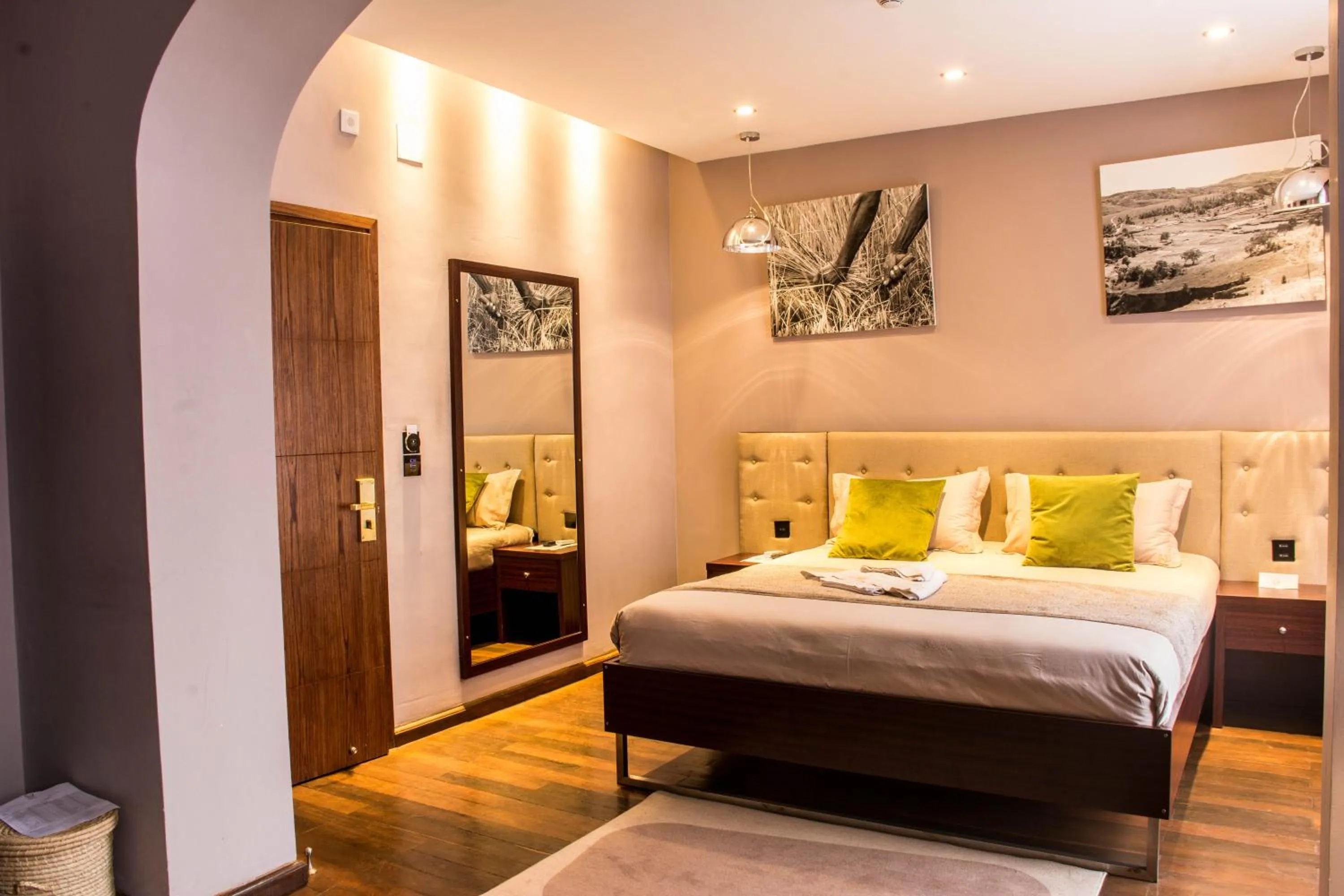 Photo of the whole room, Bed in Havana Resort