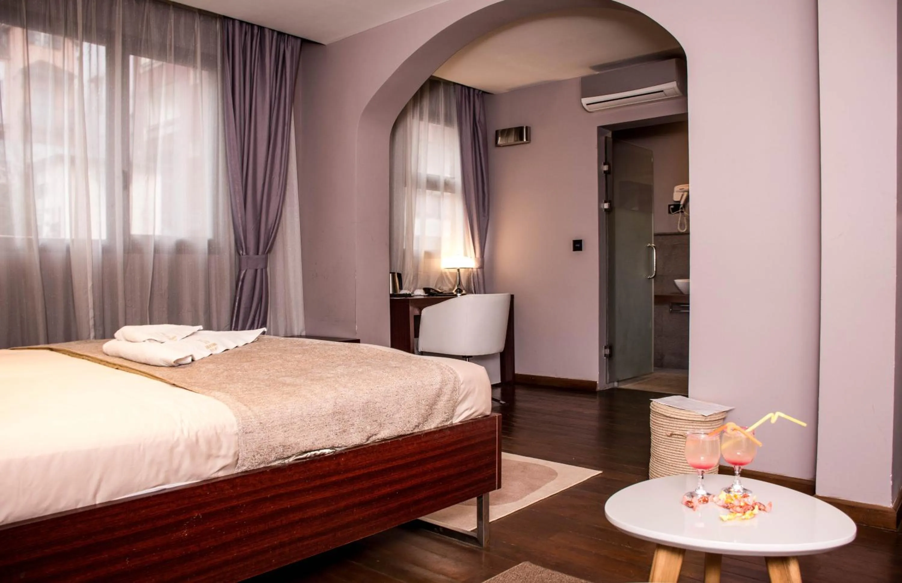 Photo of the whole room, Bed in Havana Resort