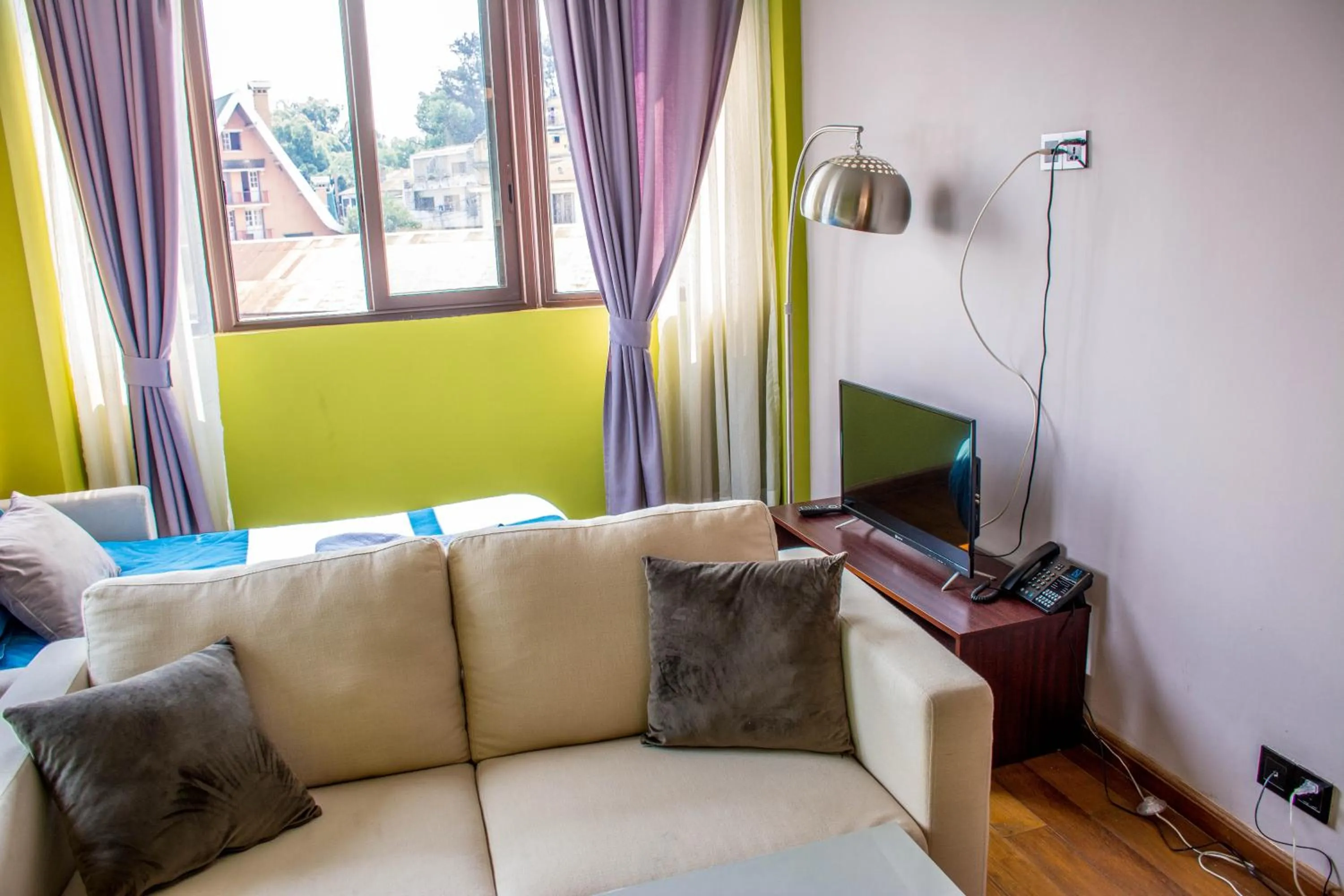 Communal lounge/ TV room in Havana Resort