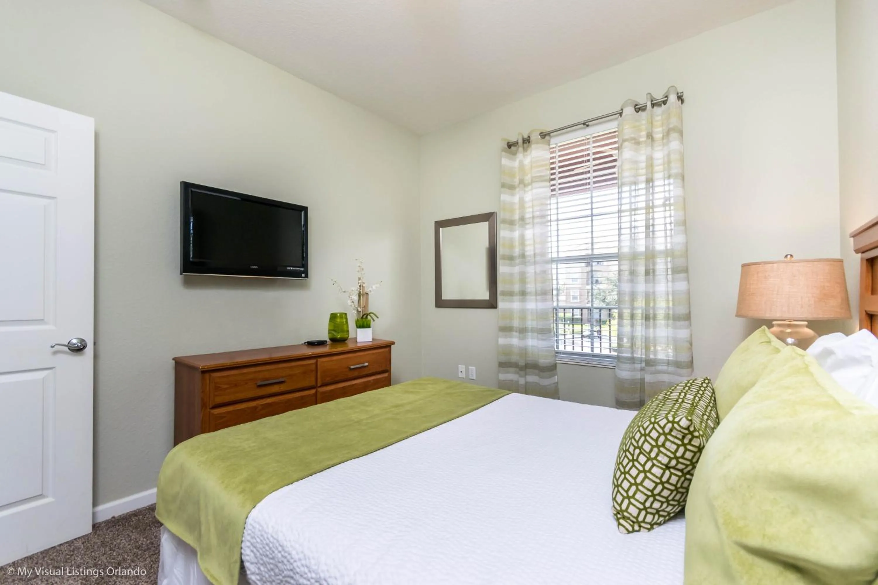 Bed in Spacious Condo Near Convention Ctr & I-Drive, Pool
