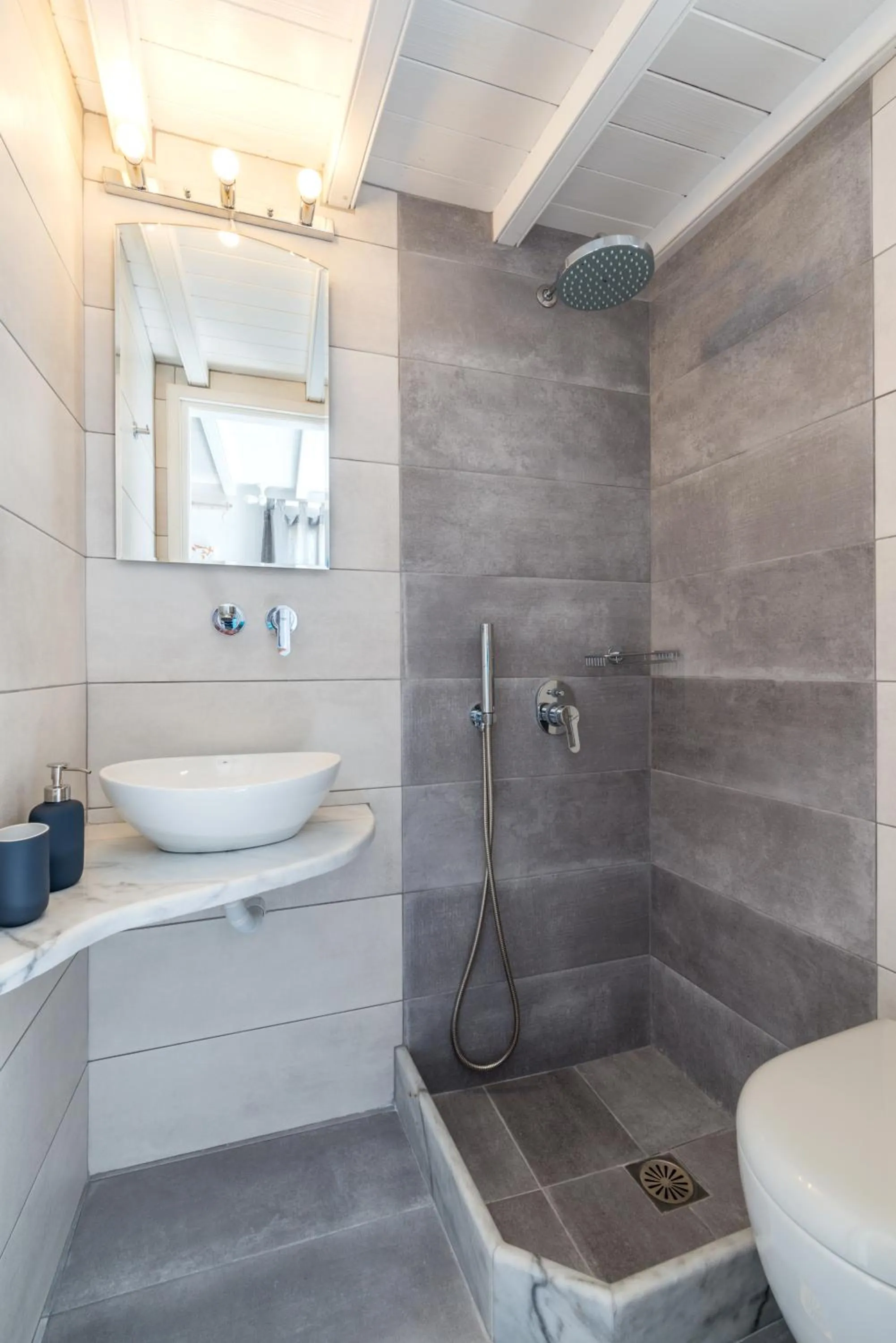 Bathroom in Orpheas Rooms