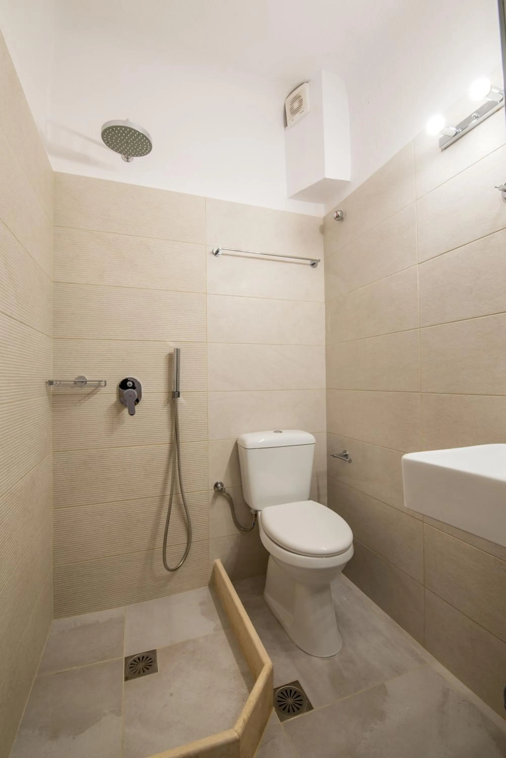 Bathroom in Orpheas Rooms