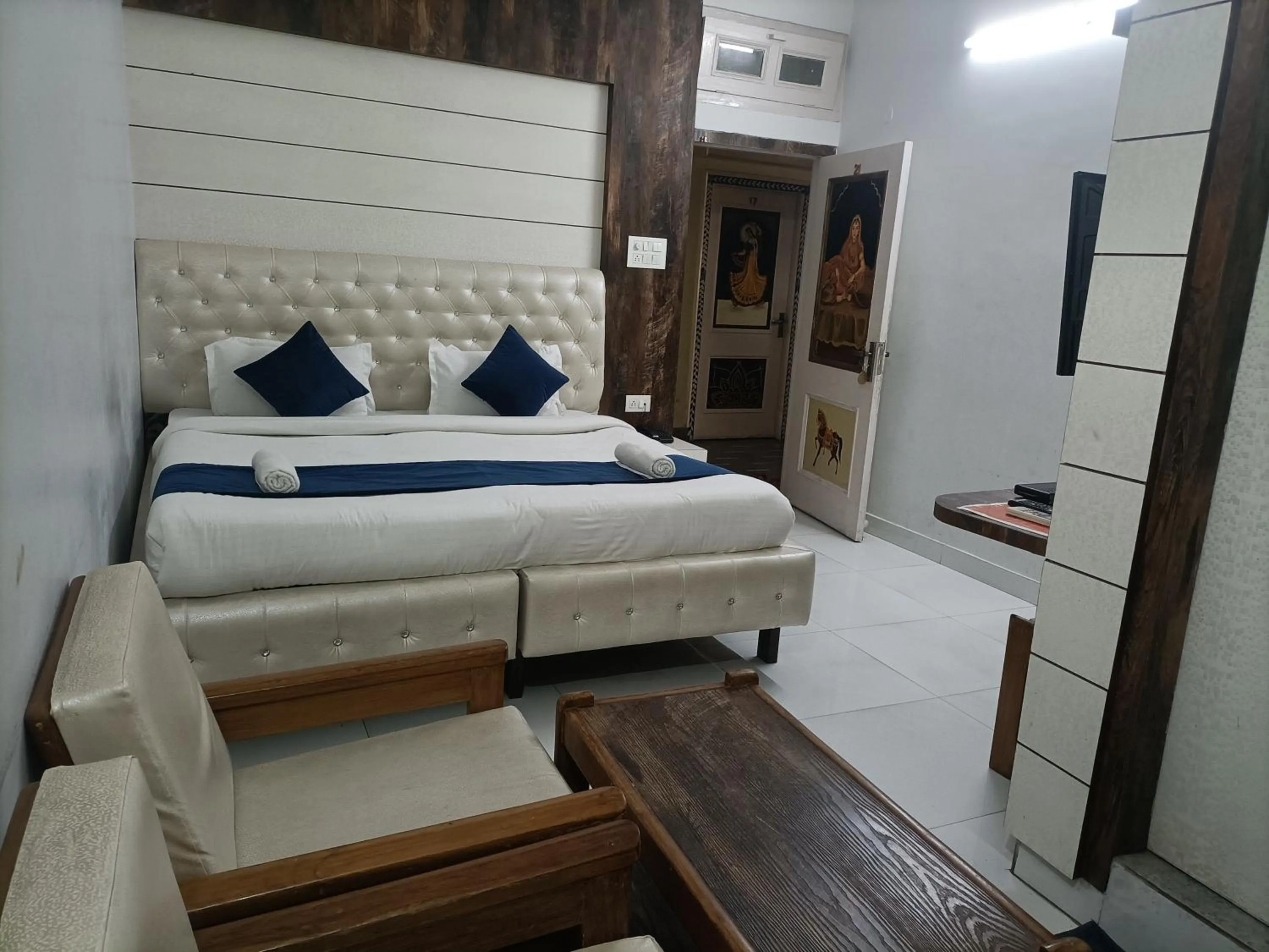 Bed in Hotel Midtown