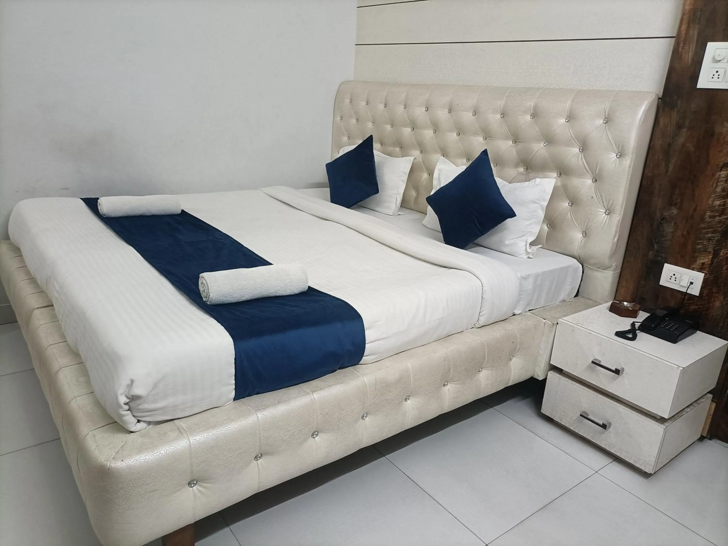 Bed in Hotel Midtown