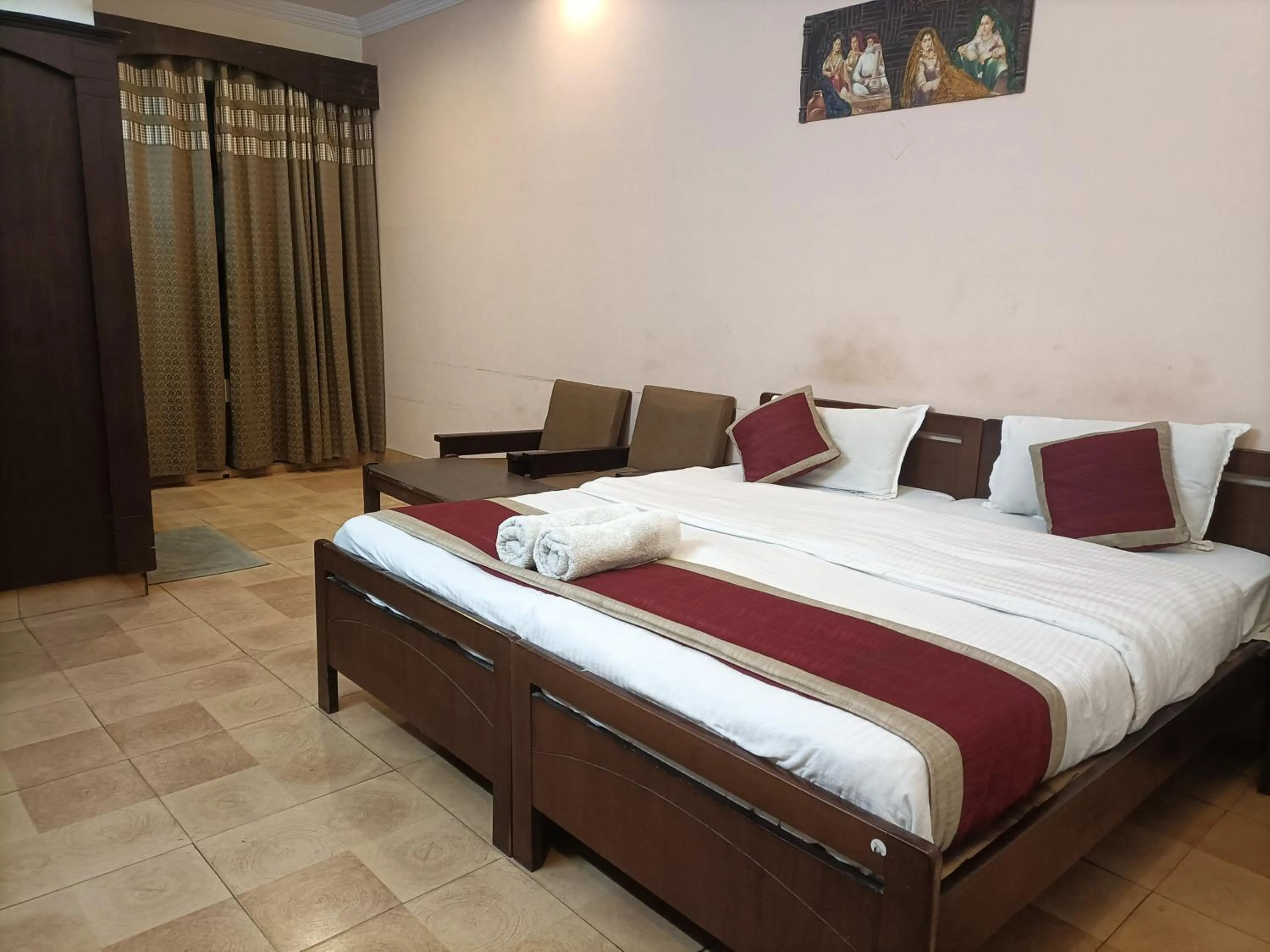 Bed in Hotel Midtown