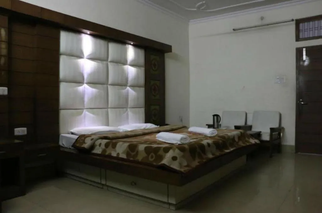 Bed in Hotel Midtown