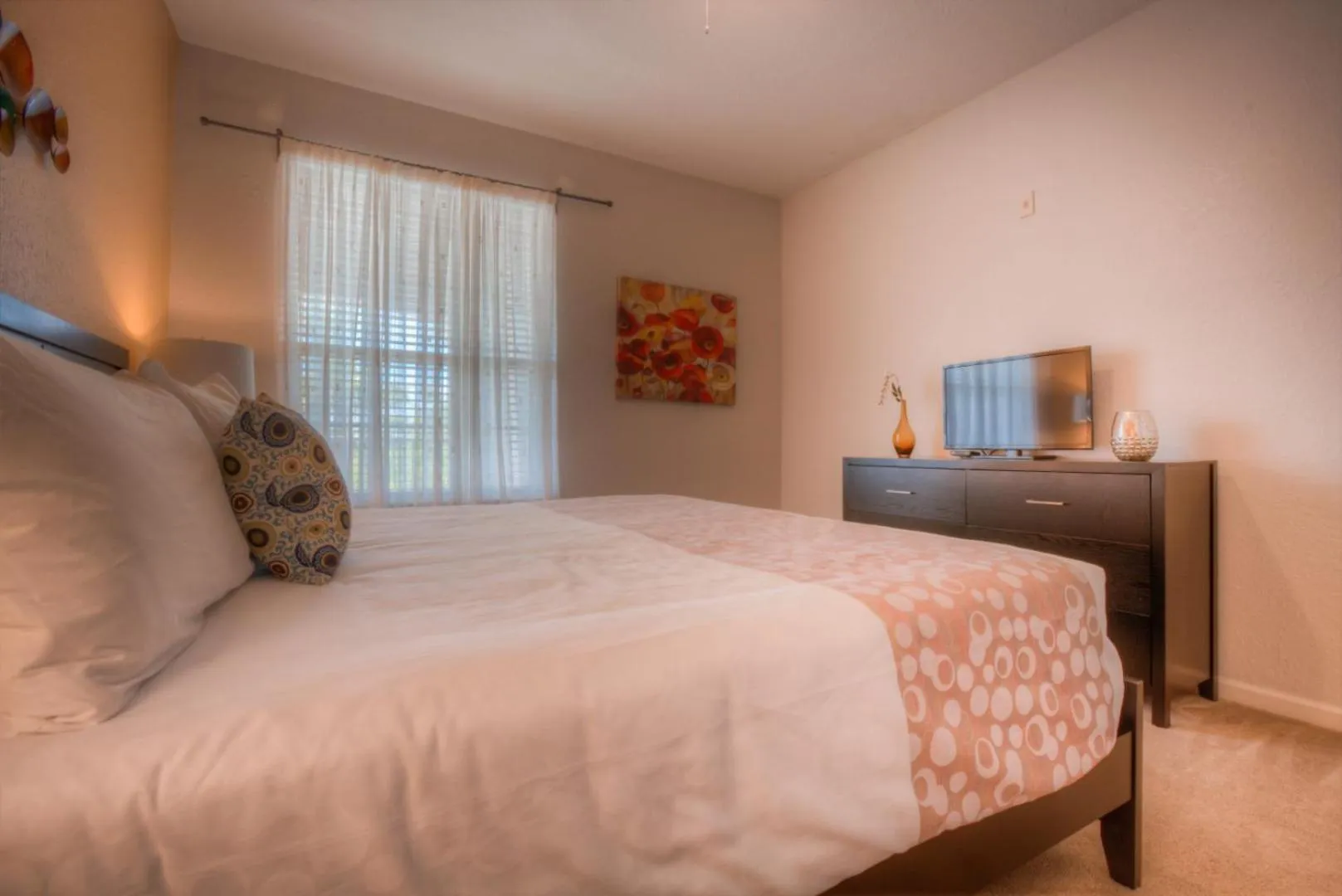 Bed in Beautiful LAKEVIEW Deluxe Condo Near Theme Parks