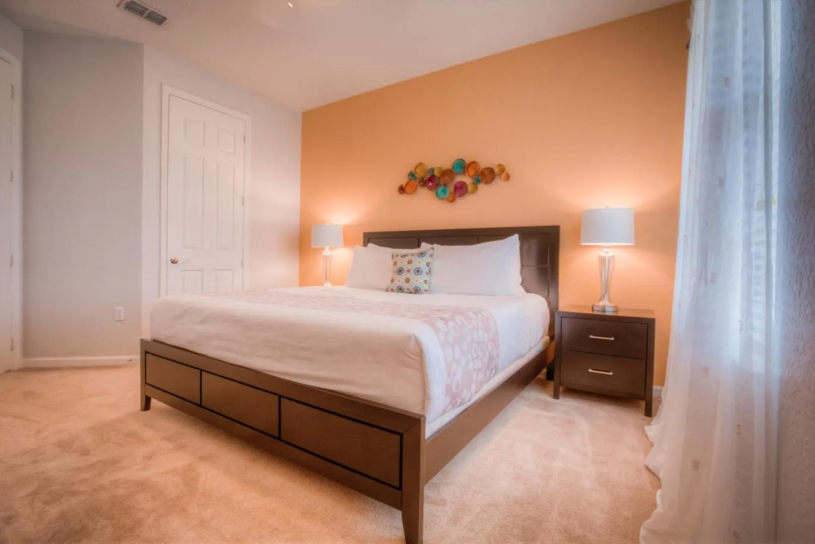 Bed in Beautiful LAKEVIEW Deluxe Condo Near Theme Parks